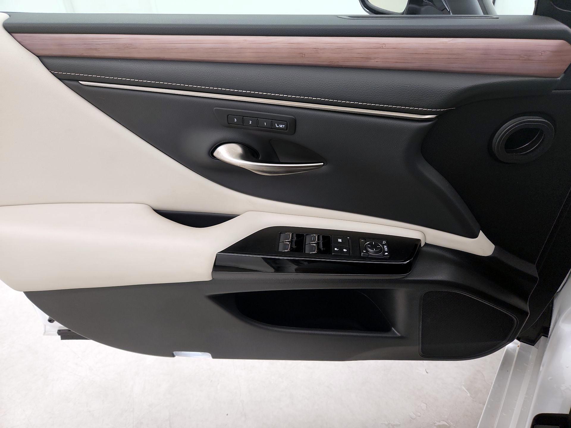 Thumbnail: 2023 Lexus ES - 12