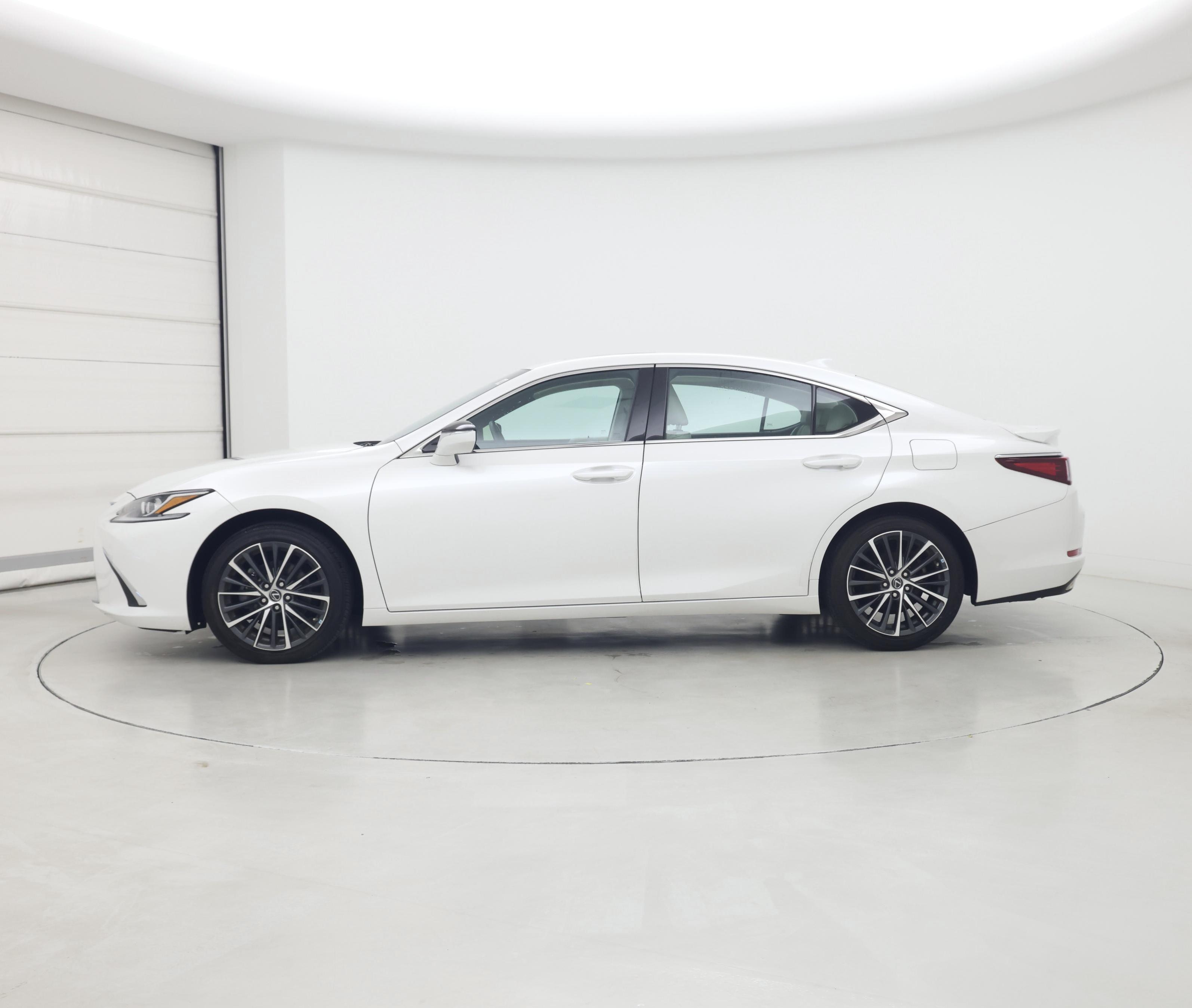 Thumbnail: 2023 Lexus ES - 3
