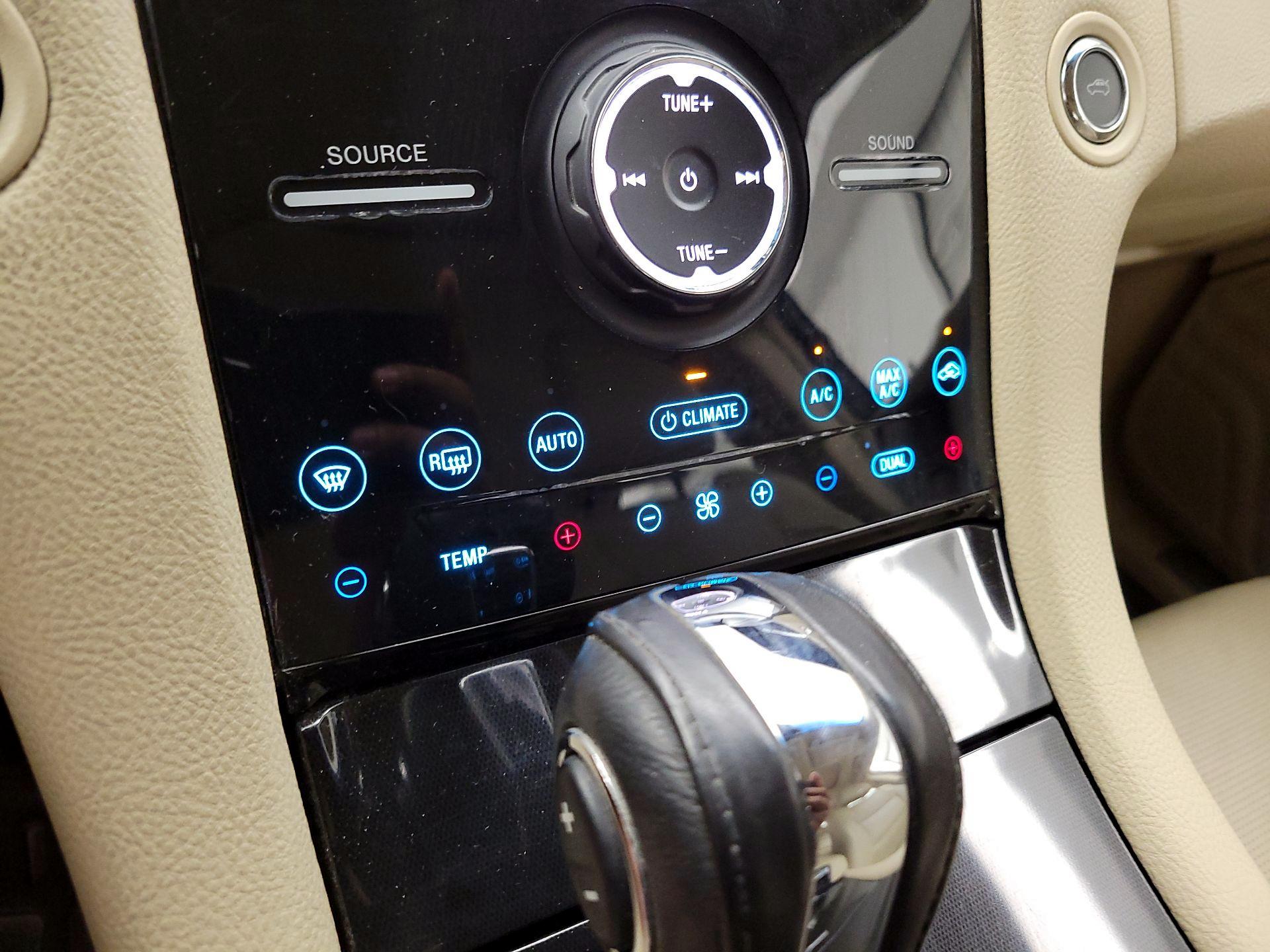 Thumbnail: 2015 Ford Taurus - 16
