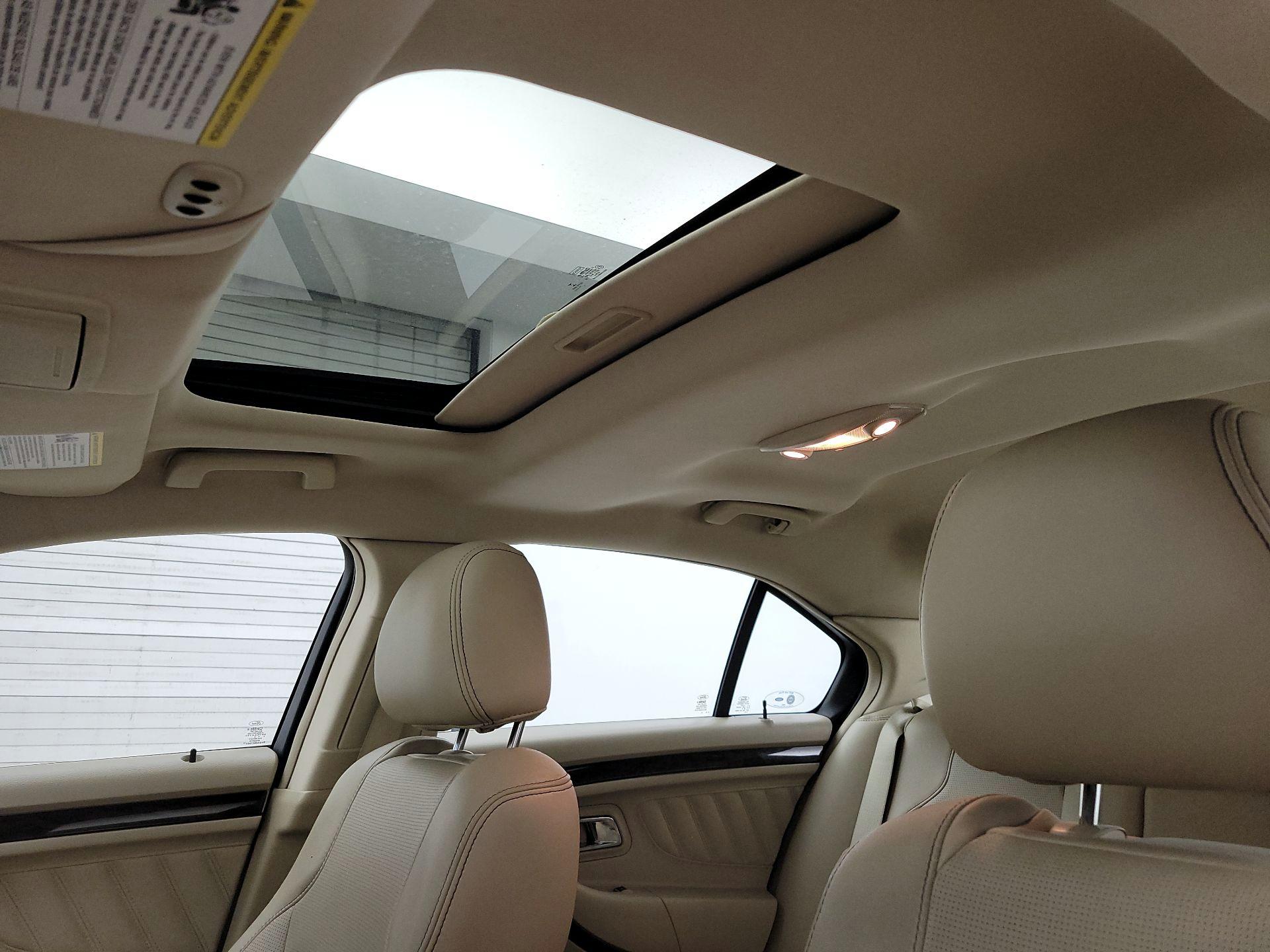 Thumbnail: 2015 Ford Taurus - 19