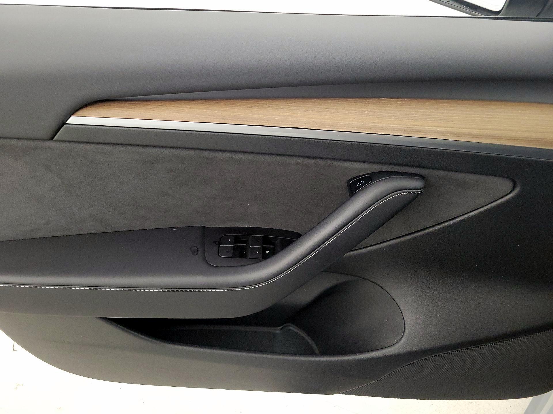 Thumbnail: 2022 Tesla Model 3 - 12