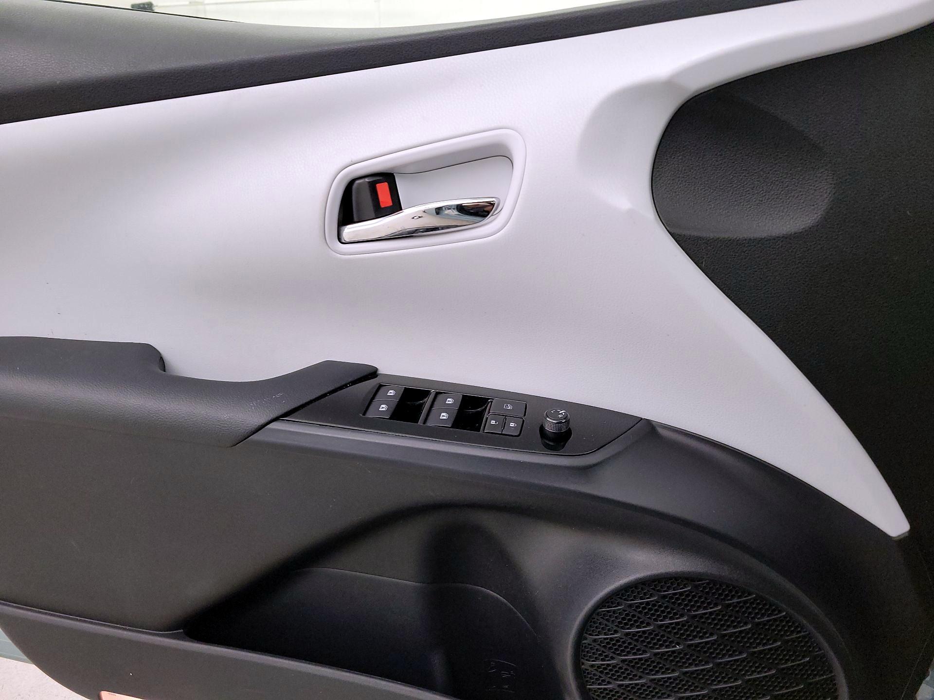 Thumbnail: 2017 Toyota Prius - 12