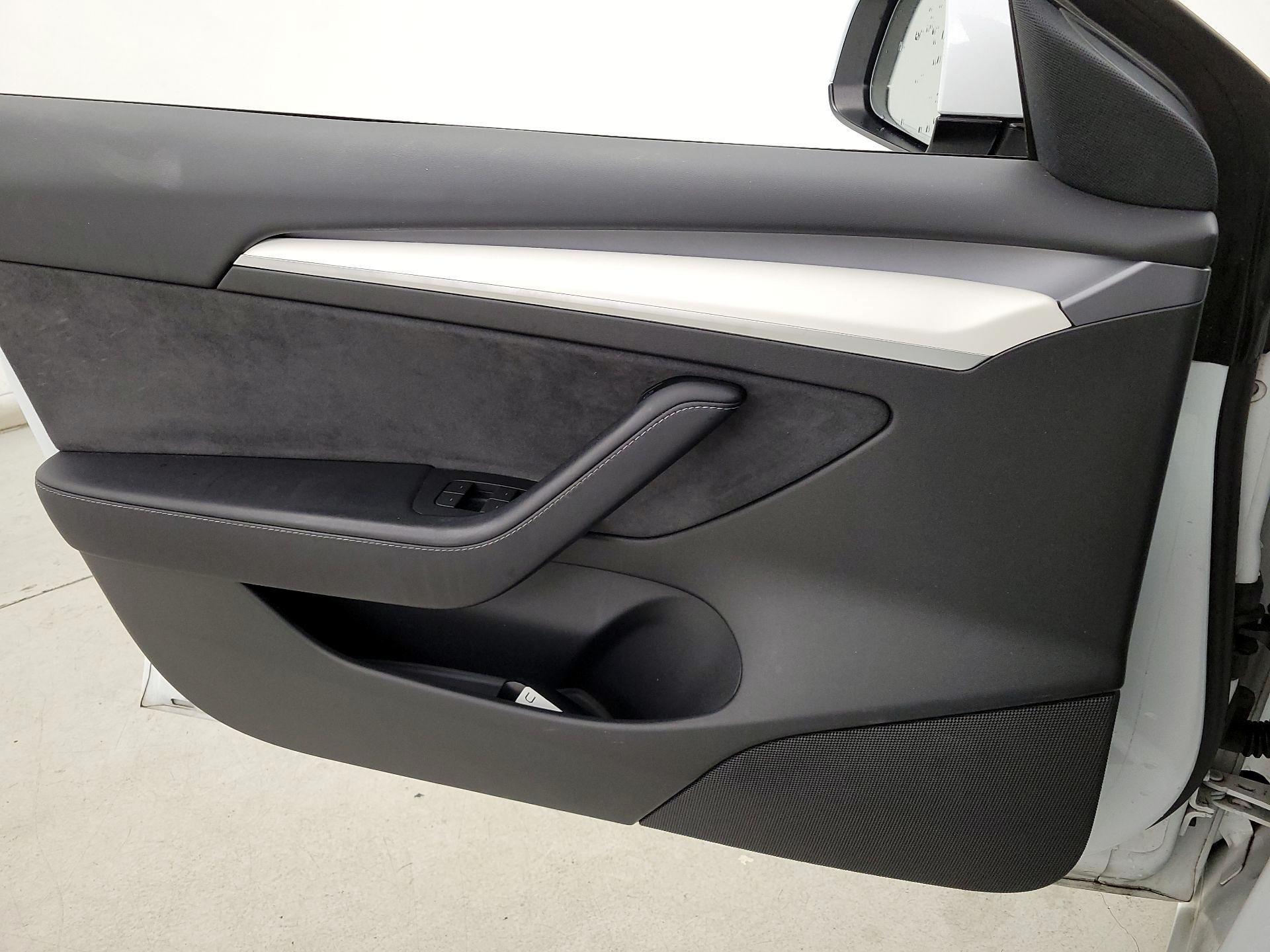 Thumbnail: 2022 Tesla Model 3 - 12