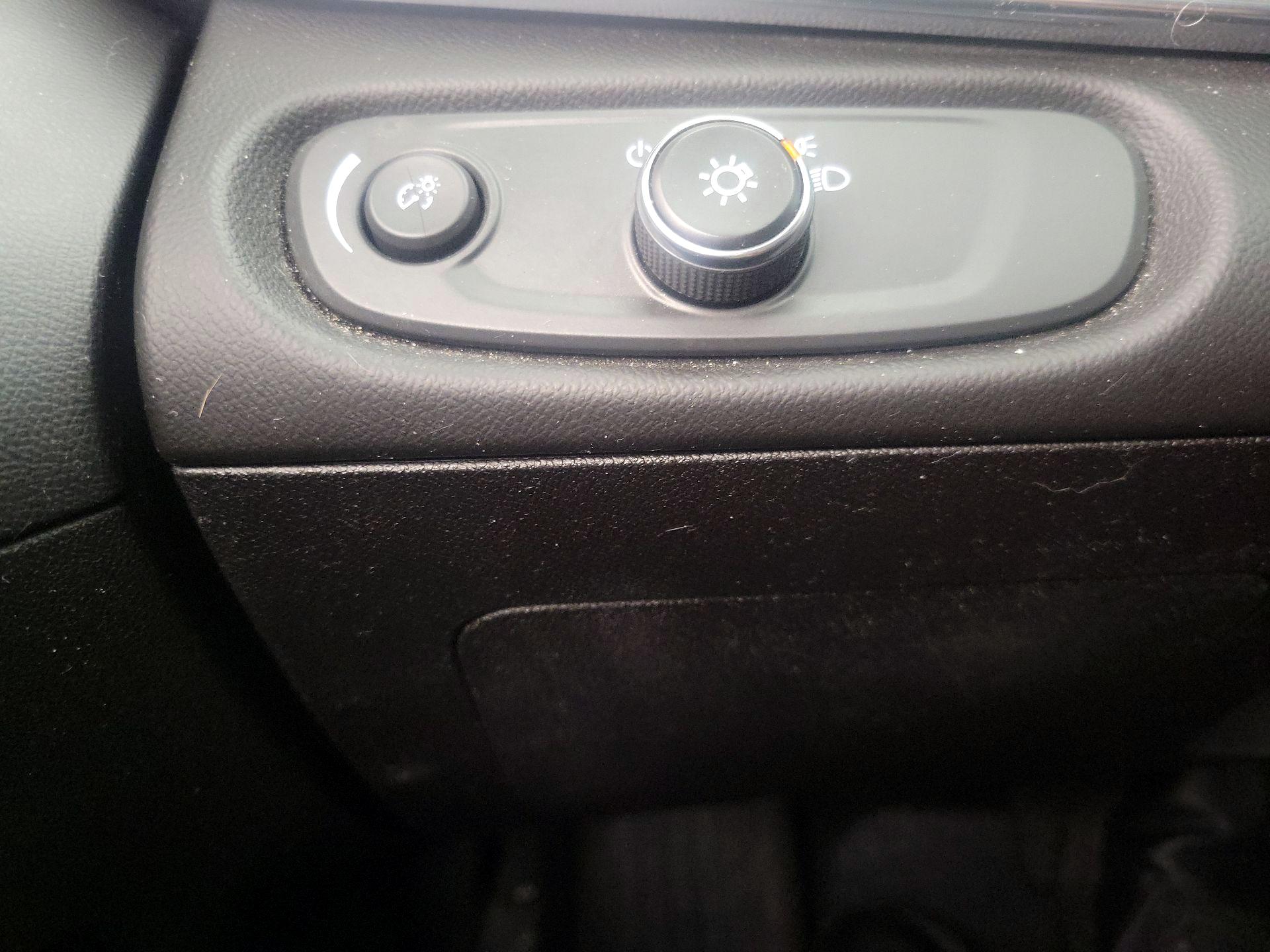 Thumbnail: 2017 Chevrolet Volt - 13