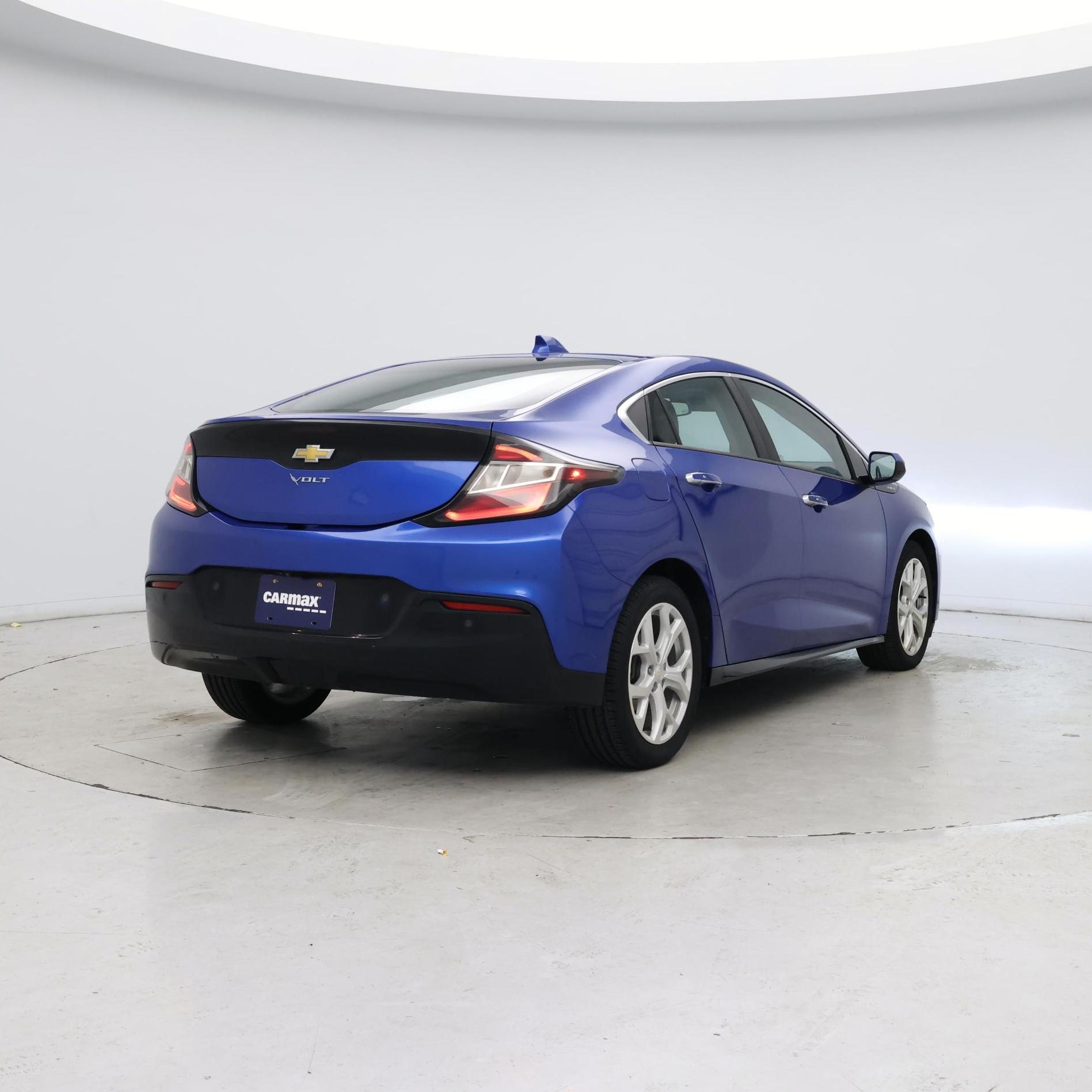 Thumbnail: 2017 Chevrolet Volt - 8