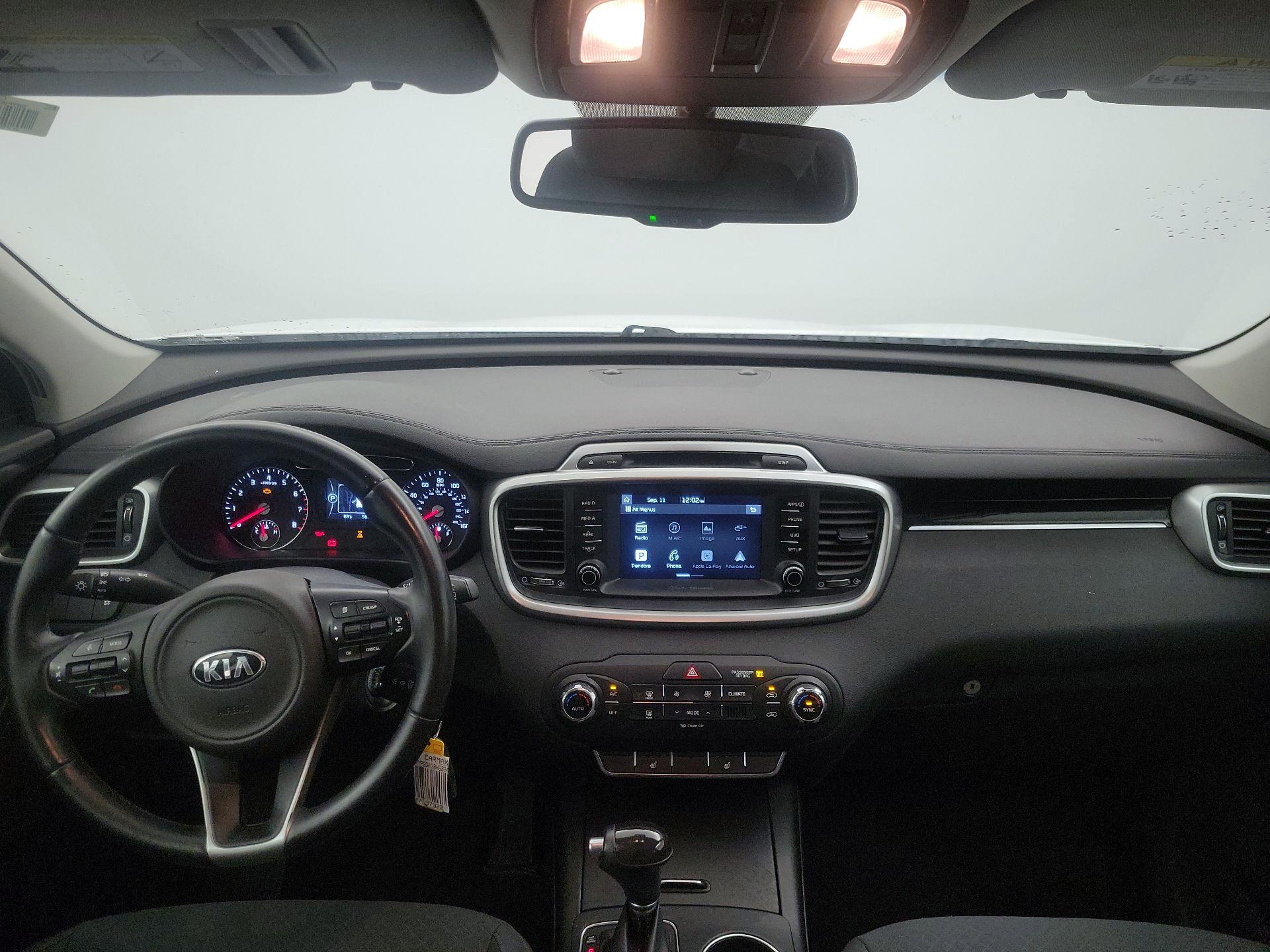 Thumbnail: 2017 Kia Sorento - 9