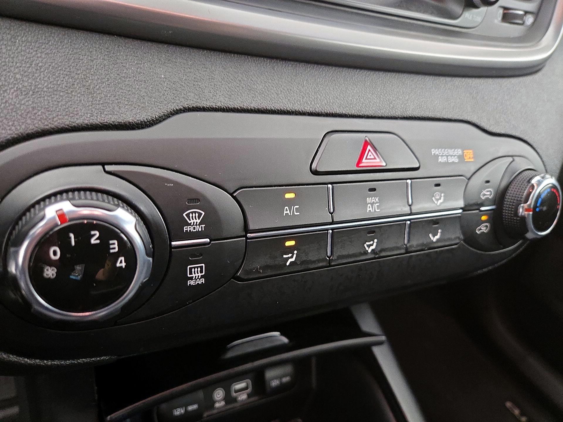Thumbnail: 2019 Kia Sorento - 16
