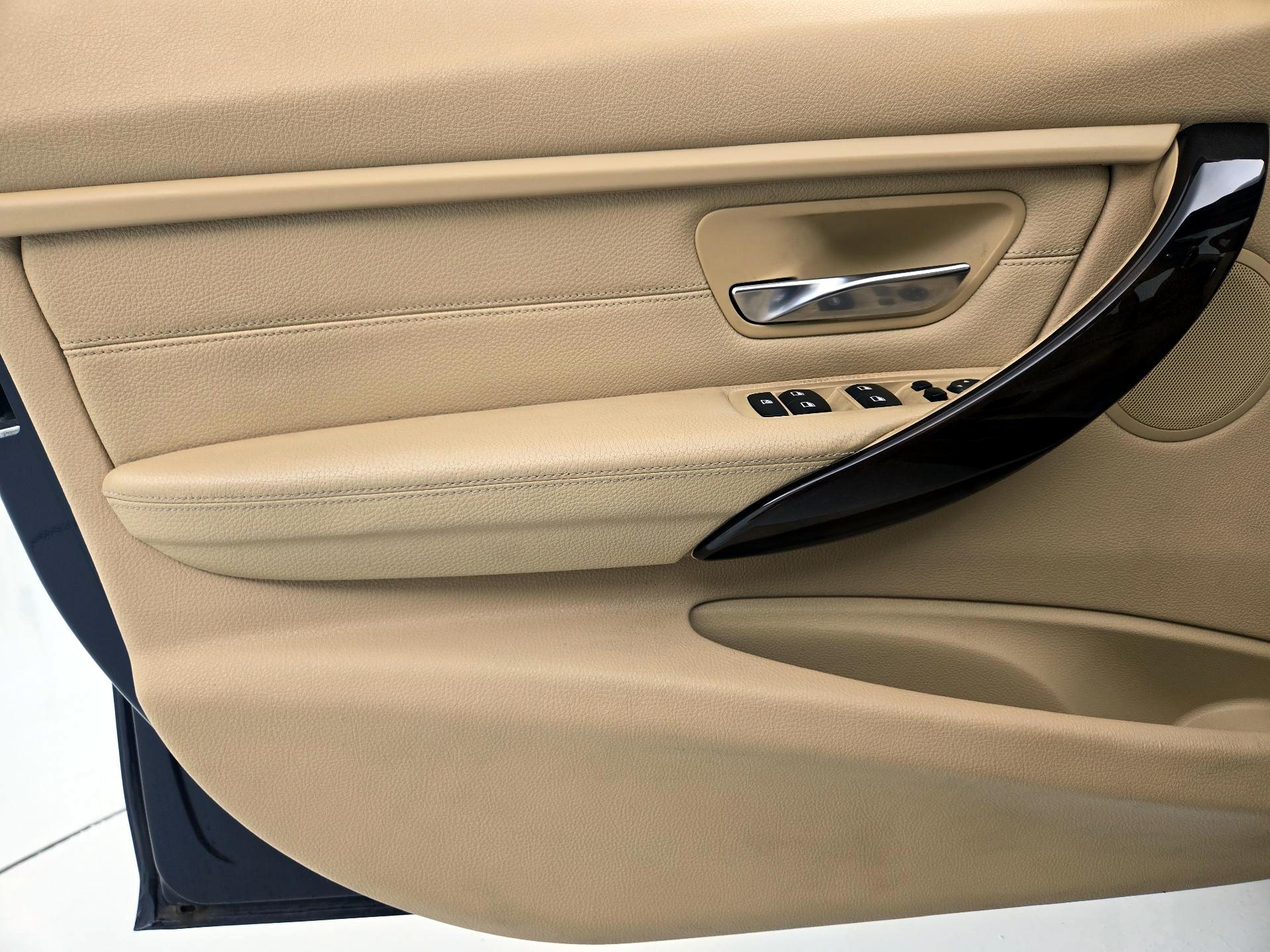 Thumbnail: 2015 BMW 3 Series - 12