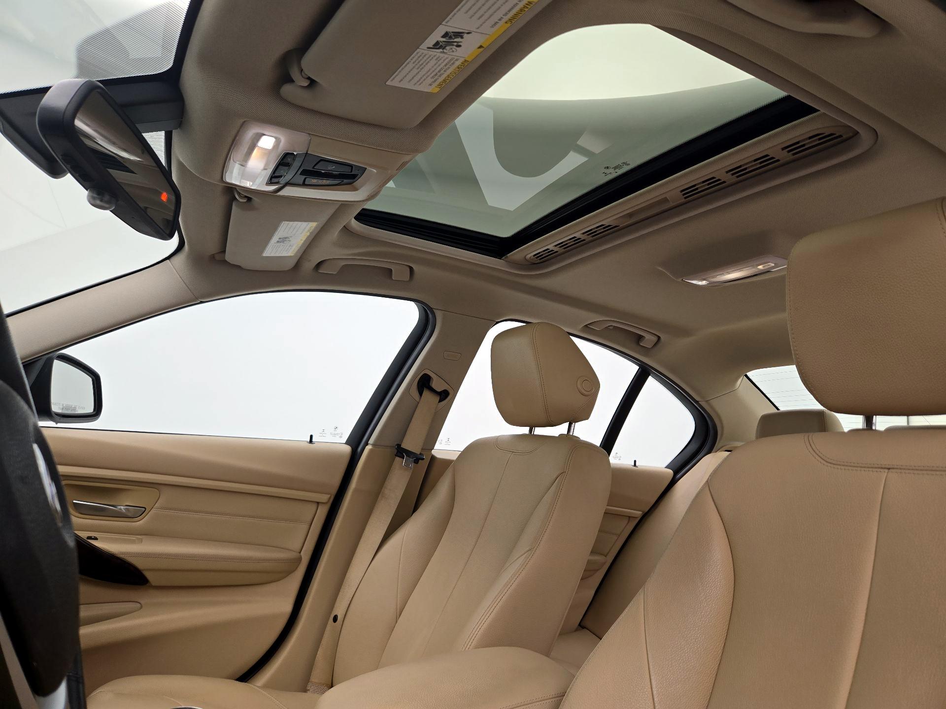 Thumbnail: 2015 BMW 3 Series - 20