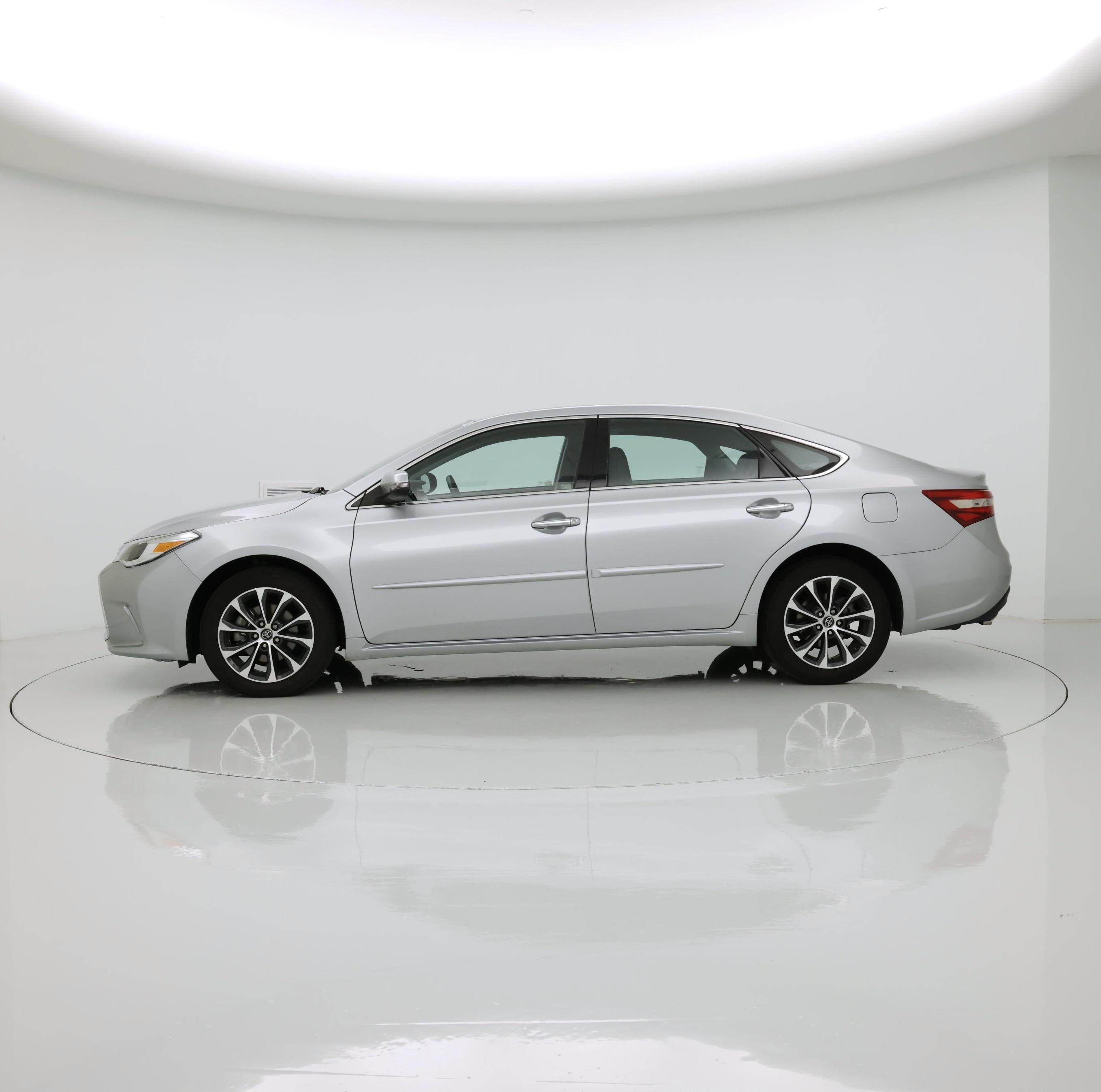 Thumbnail: 2018 Toyota Avalon - 3