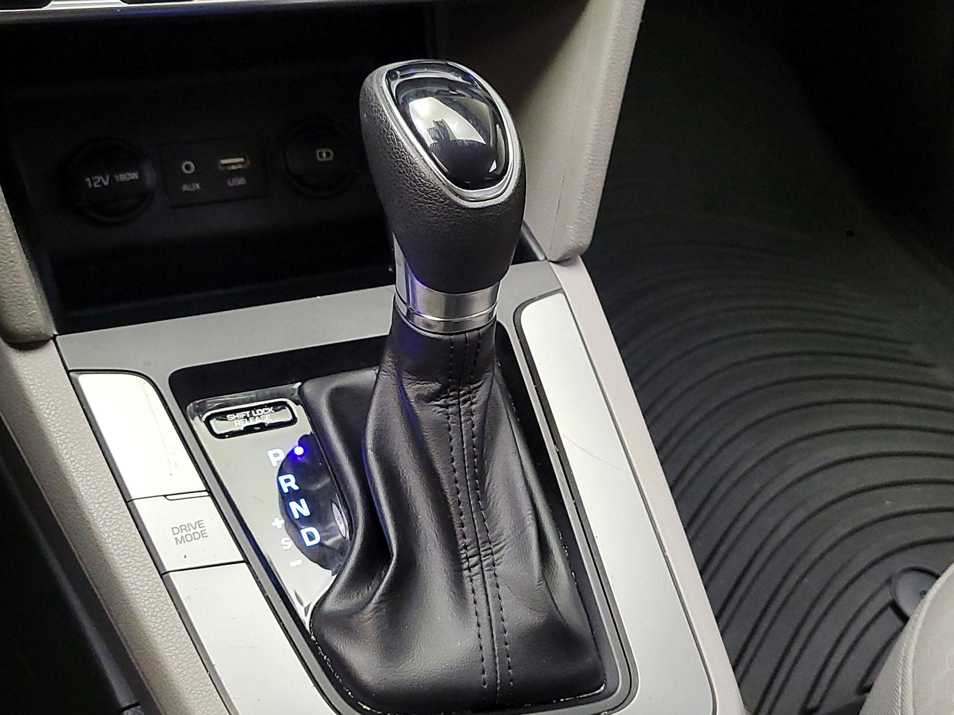 Thumbnail: 2020 Hyundai Elantra - 17
