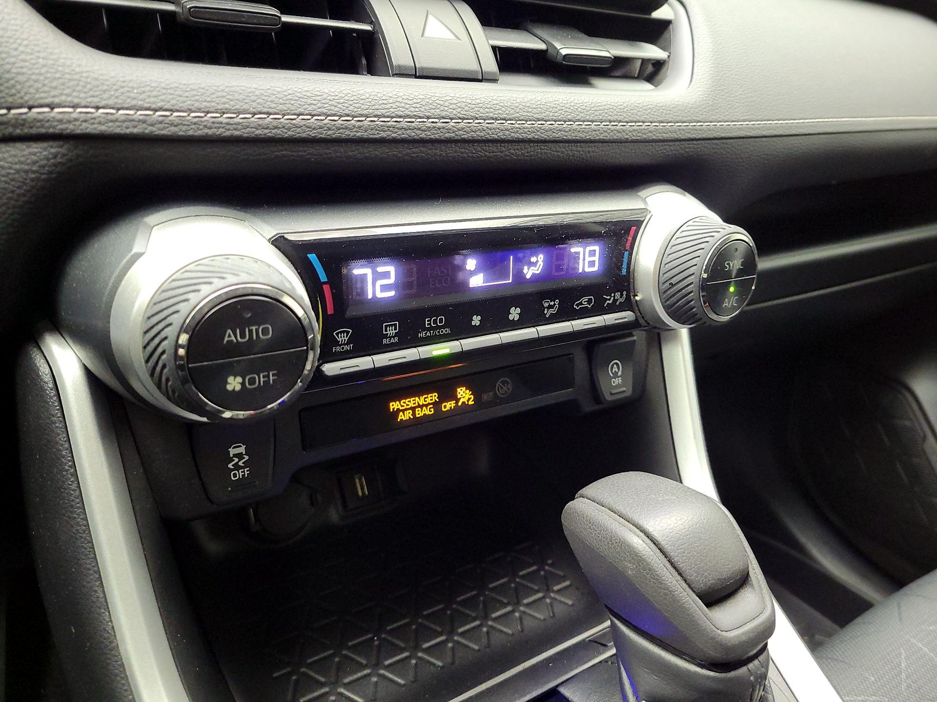 Thumbnail: 2021 Toyota RAV4 - 17