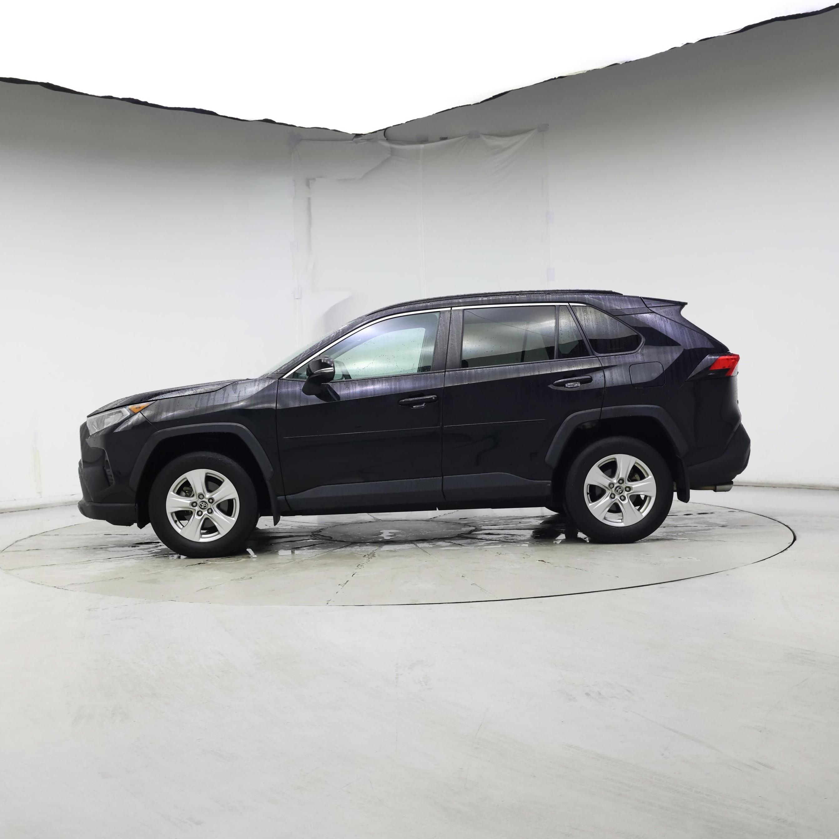 Thumbnail: 2021 Toyota RAV4 - 3