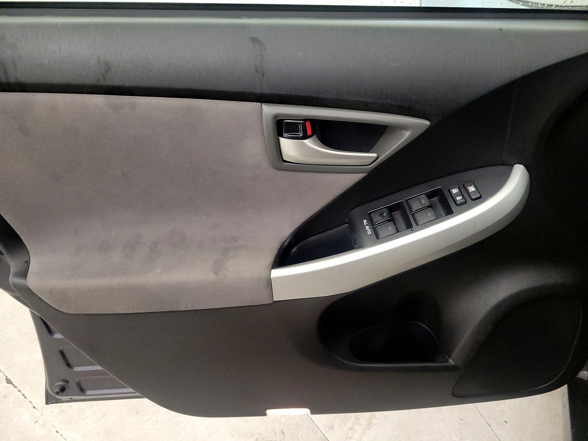 Thumbnail: 2015 Toyota Prius - 12