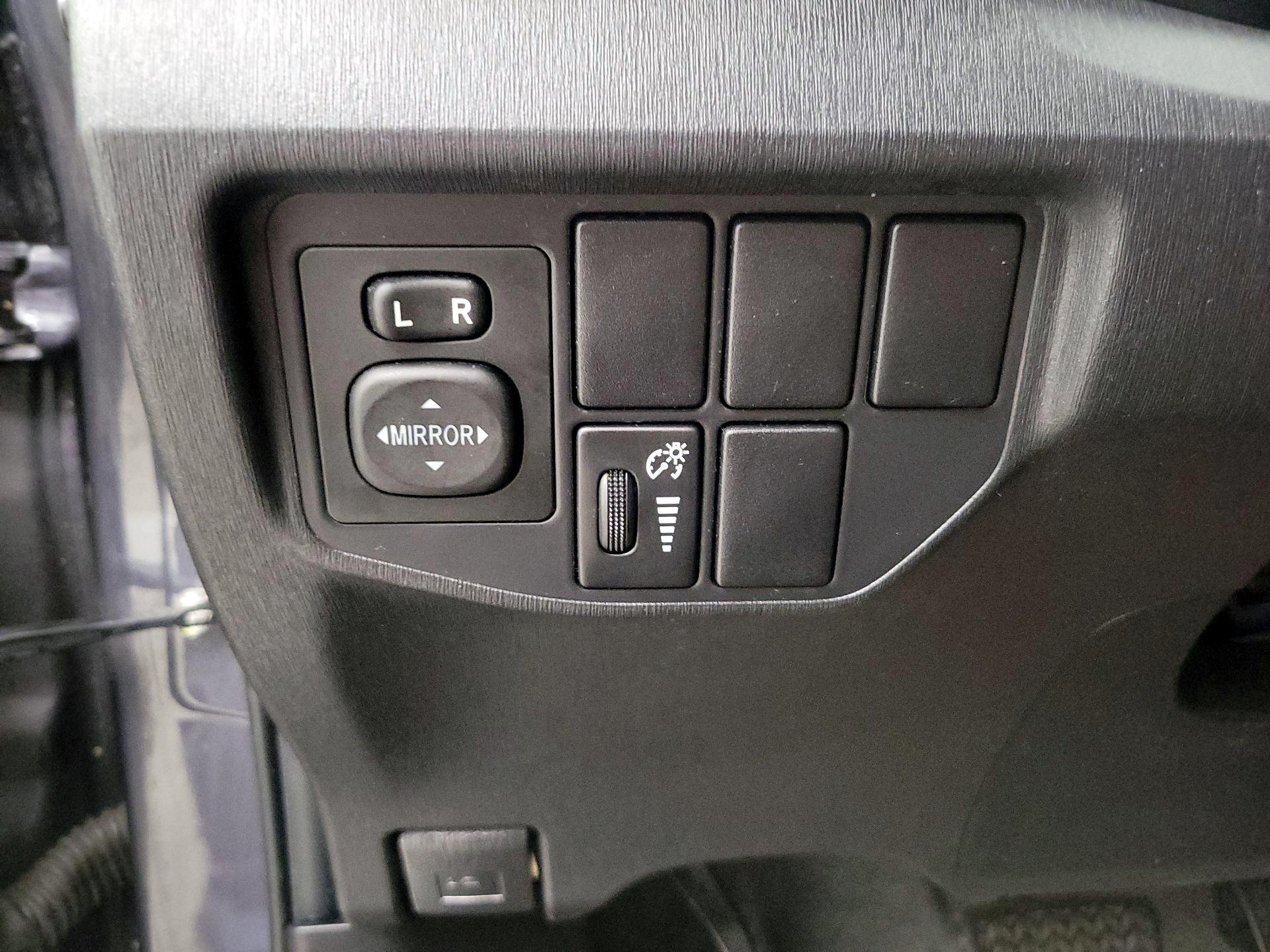 Thumbnail: 2015 Toyota Prius - 13