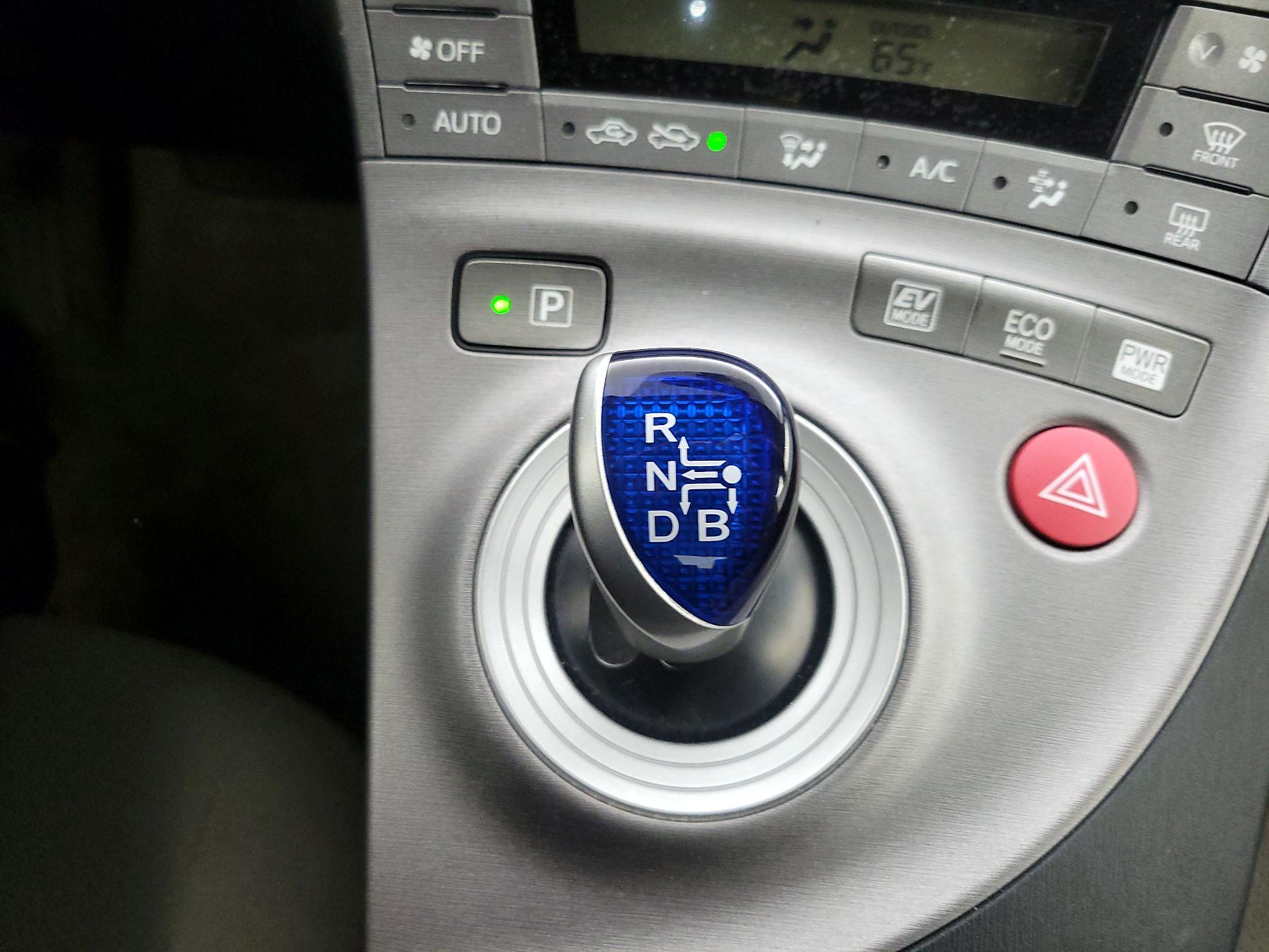 Thumbnail: 2015 Toyota Prius - 17