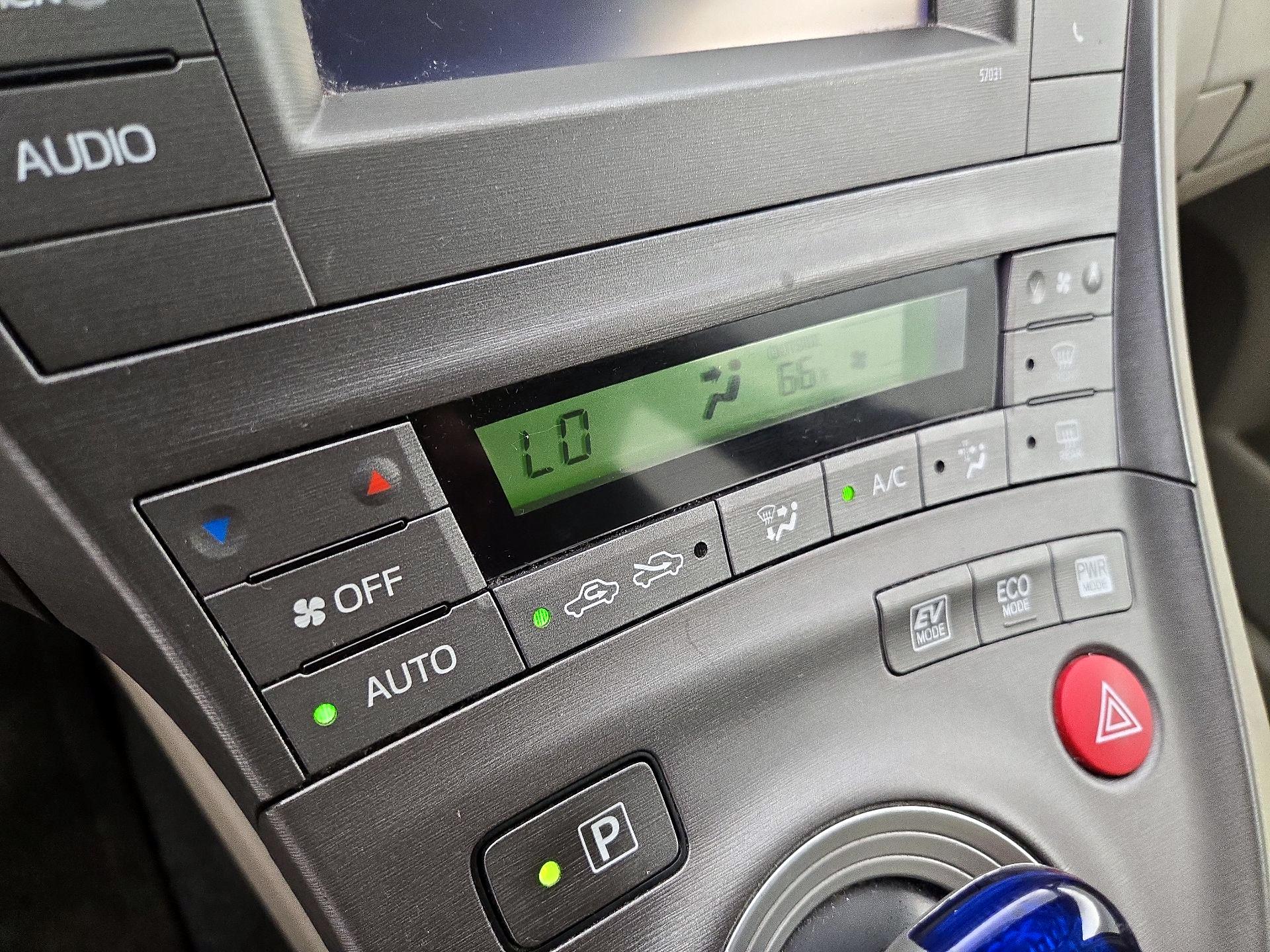 Thumbnail: 2014 Toyota Prius - 15