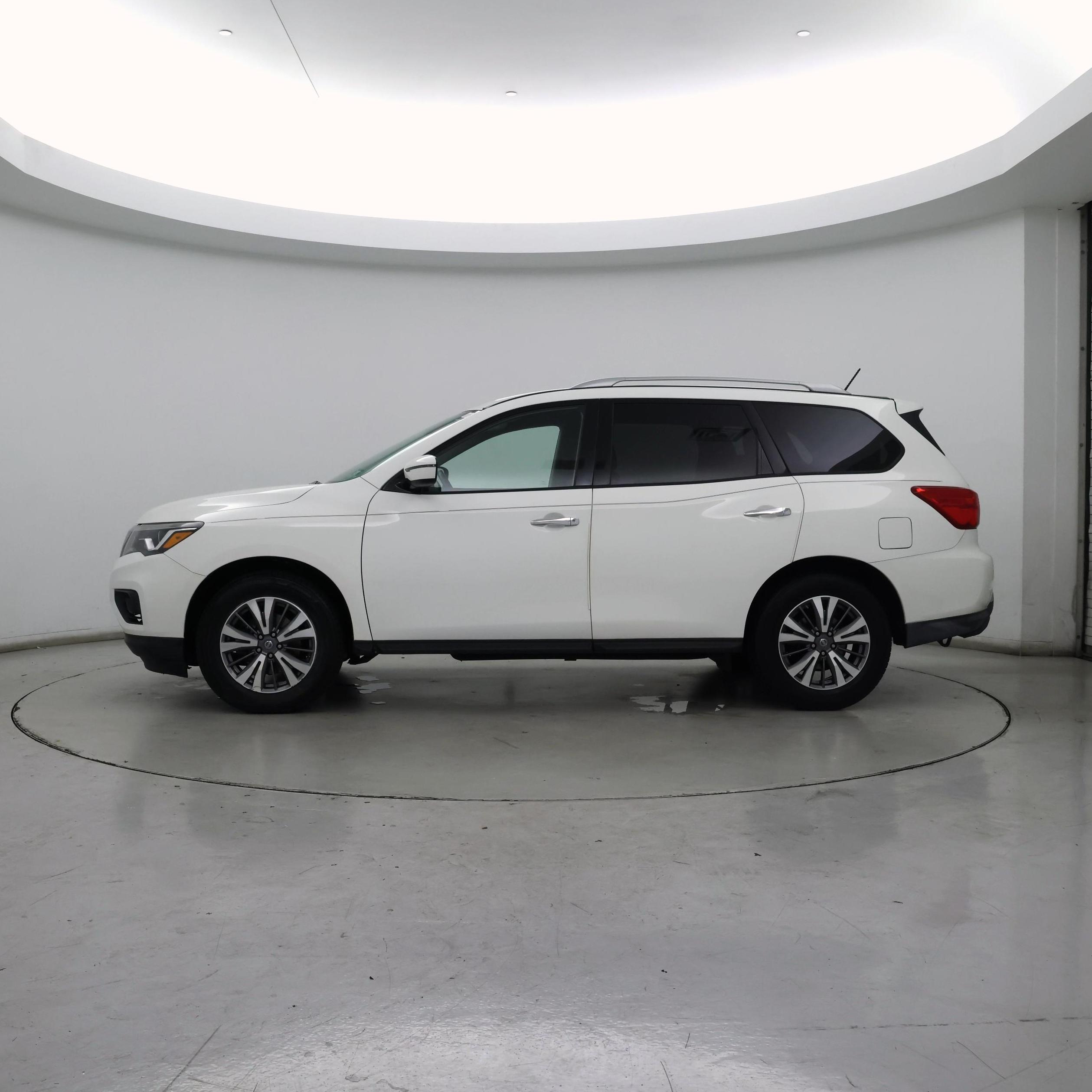 Thumbnail: 2018 Nissan Pathfinder - 3