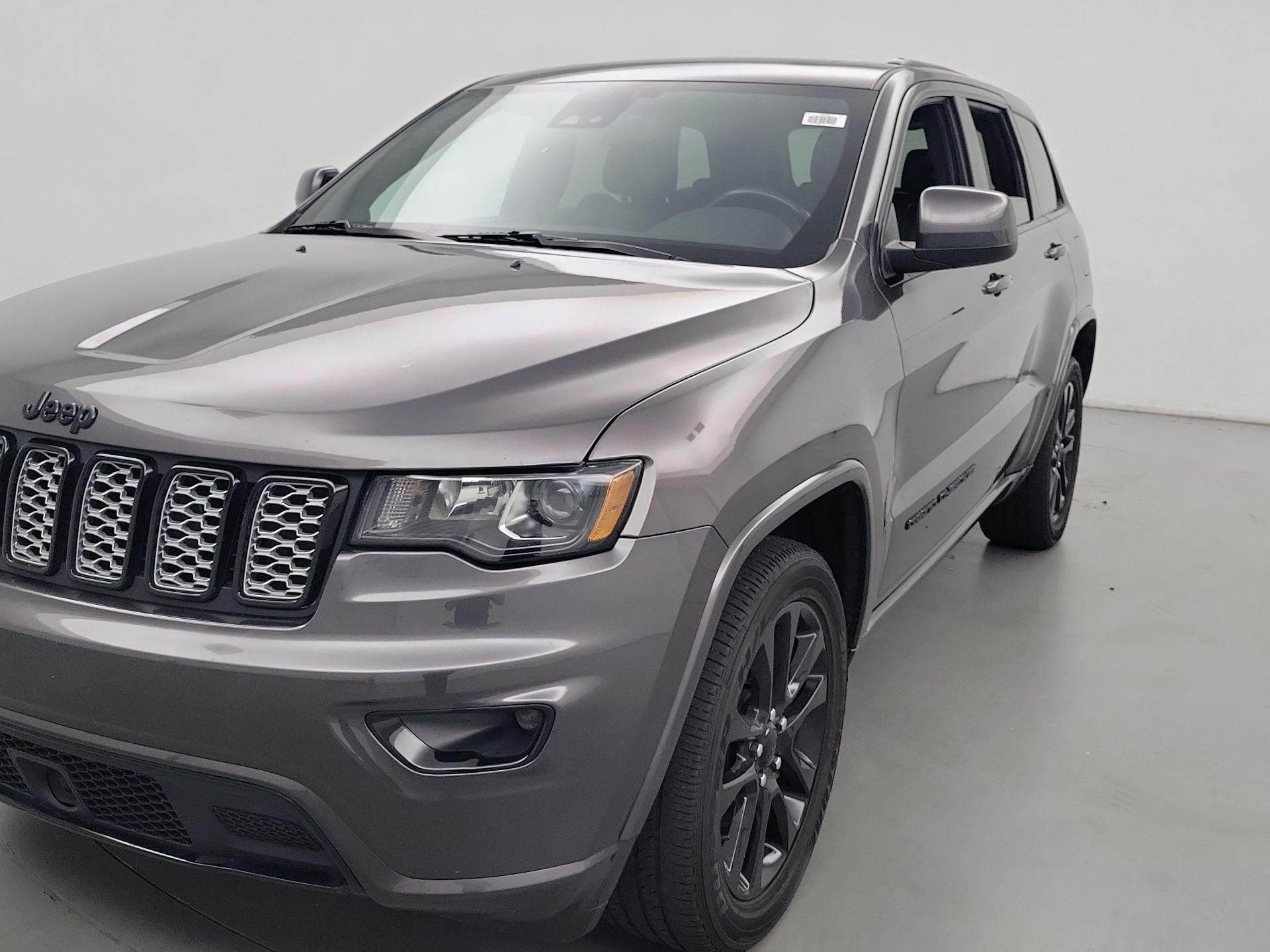 Thumbnail: 2020 Jeep Grand Cherokee - 3