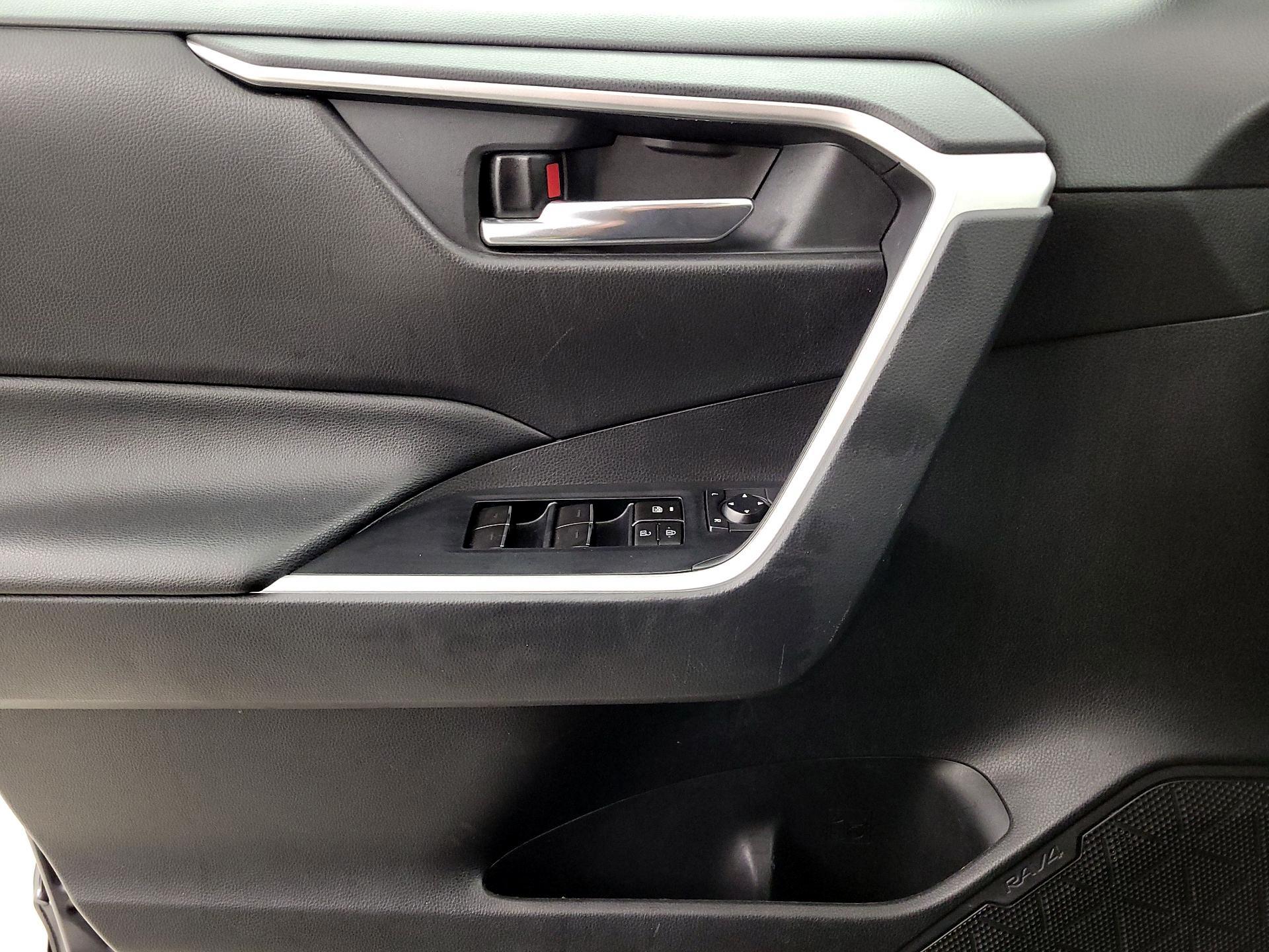 Thumbnail: 2020 Toyota RAV4 - 12