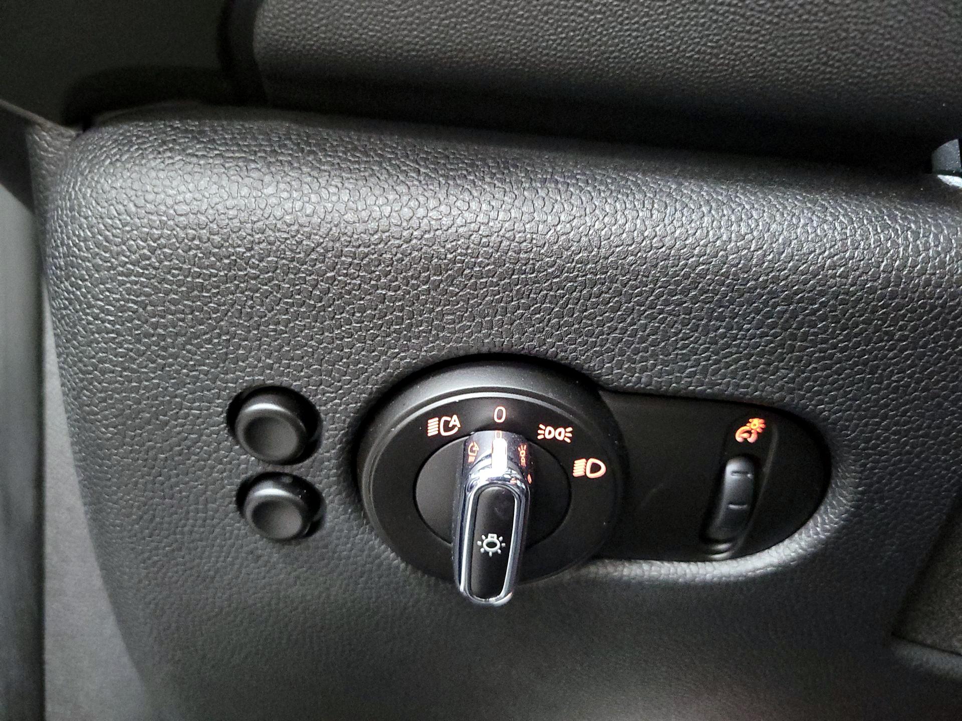 Thumbnail: 2015 MINI Cooper Hardtop - 13