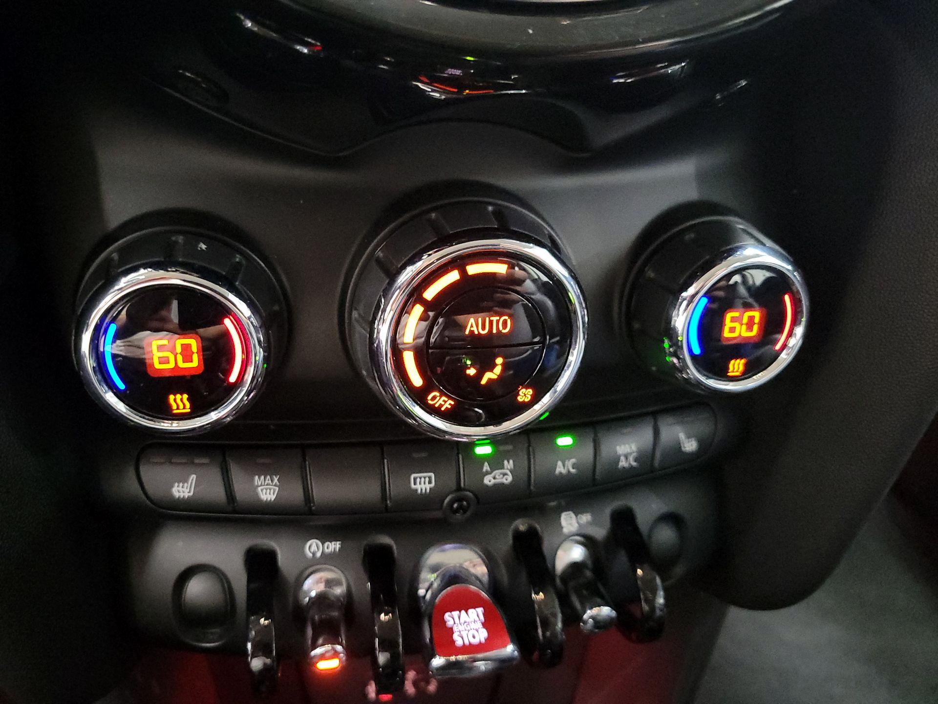 Thumbnail: 2015 MINI Cooper Hardtop - 15