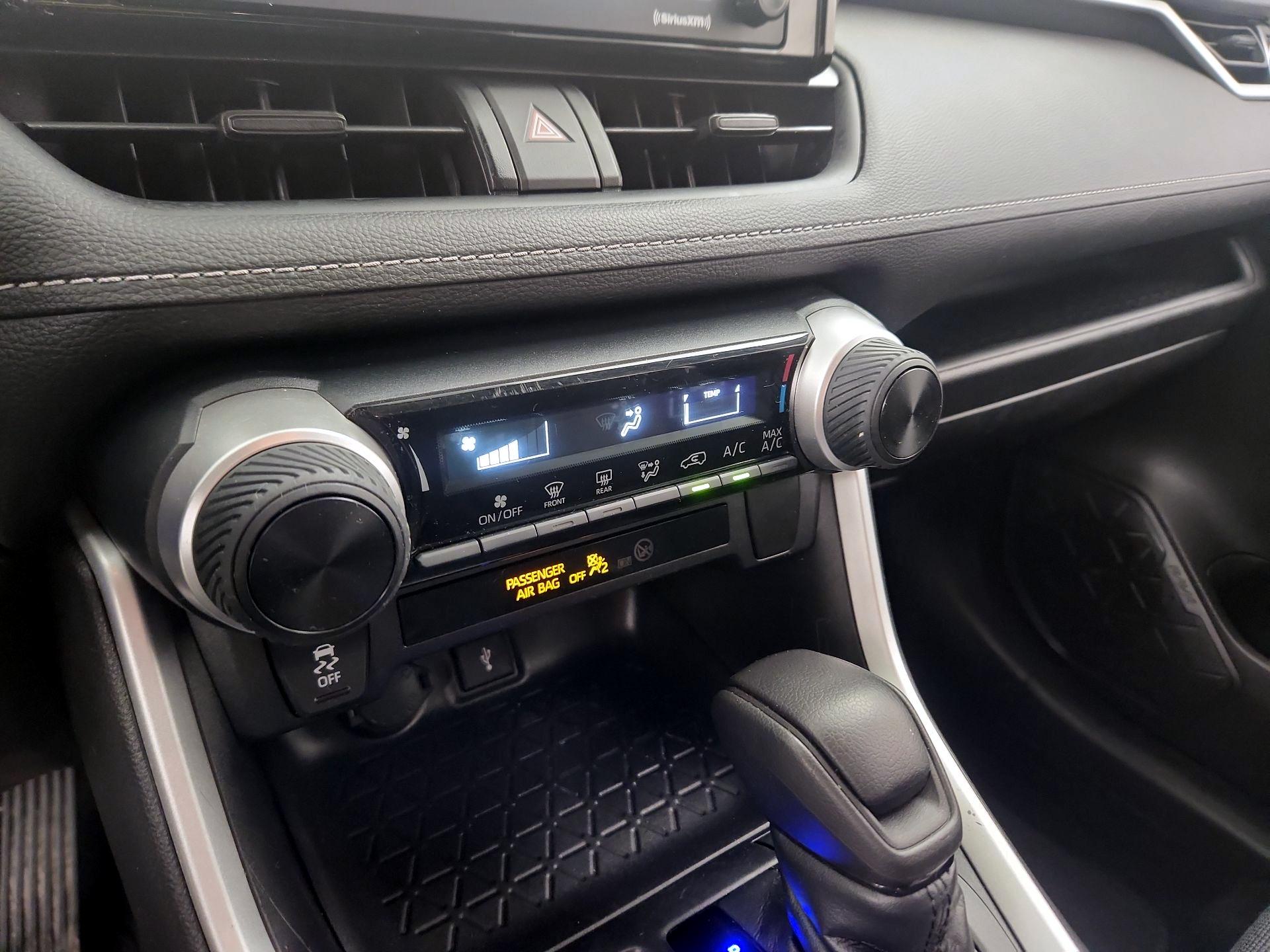 Thumbnail: 2020 Toyota RAV4 - 16