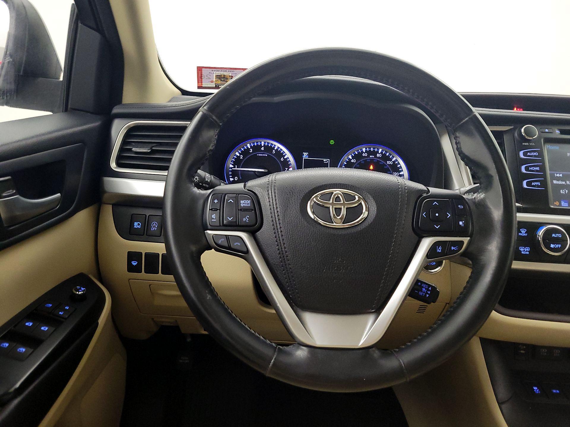 Thumbnail: 2017 Toyota Highlander - 10