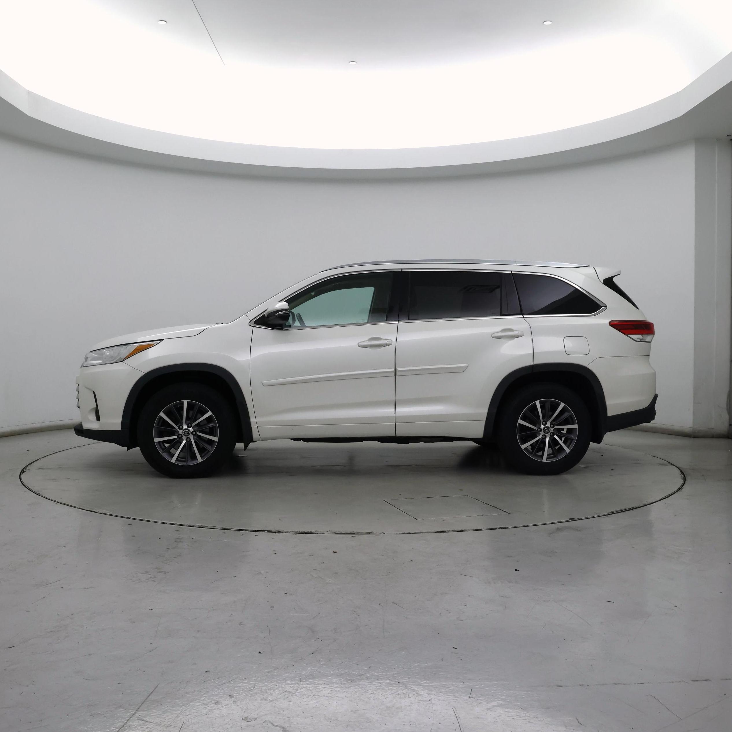 Thumbnail: 2017 Toyota Highlander - 3