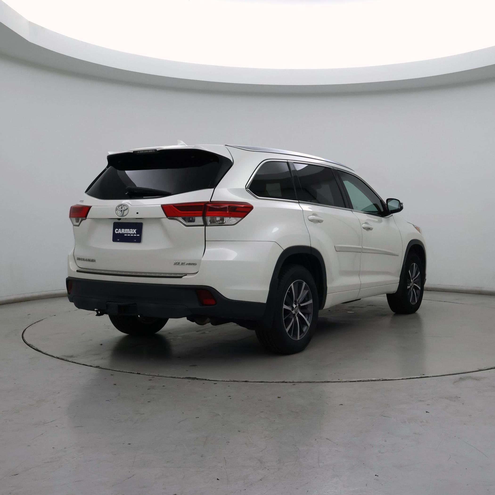 Thumbnail: 2017 Toyota Highlander - 8