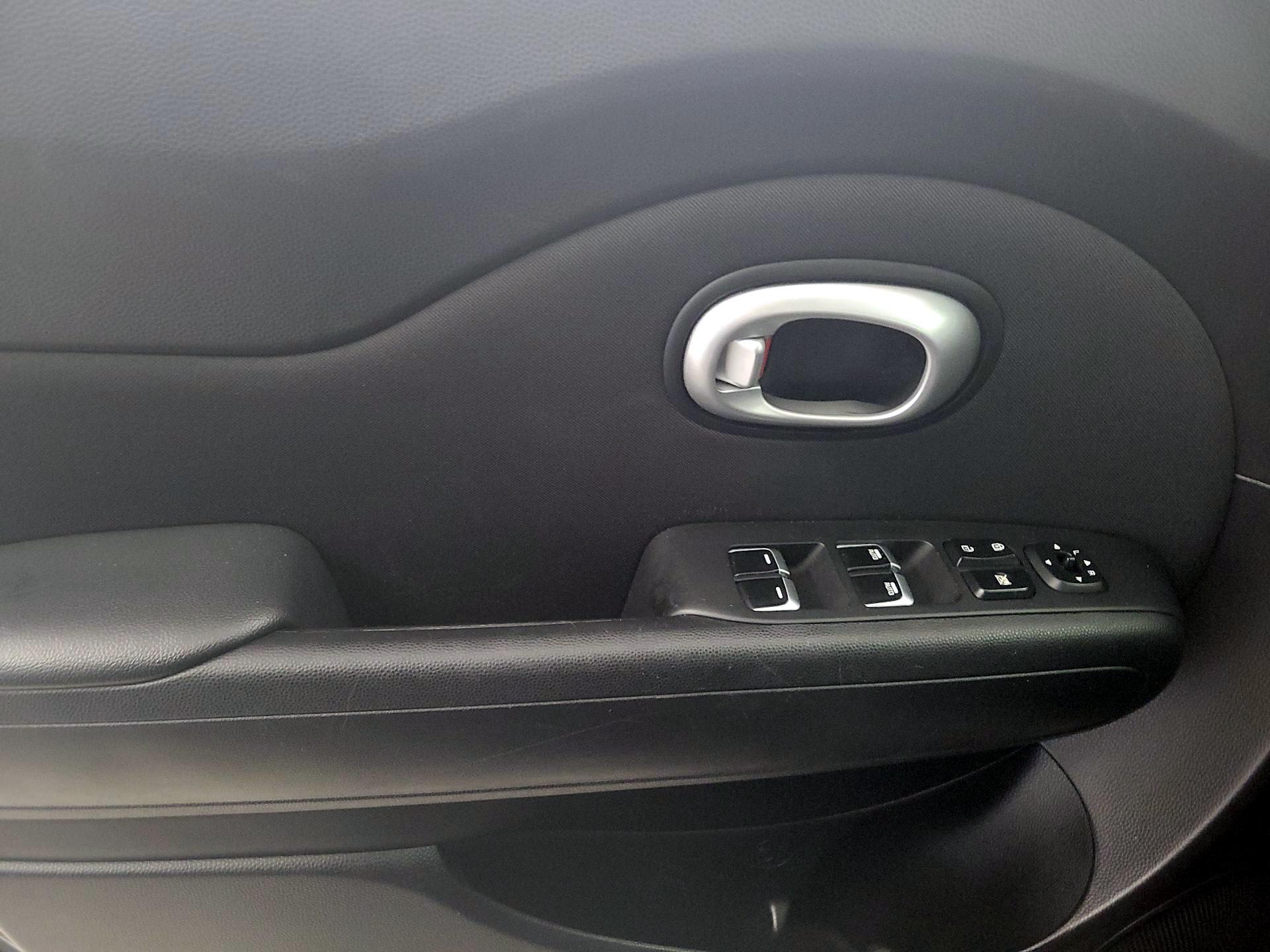 Thumbnail: 2018 Kia Soul - 12