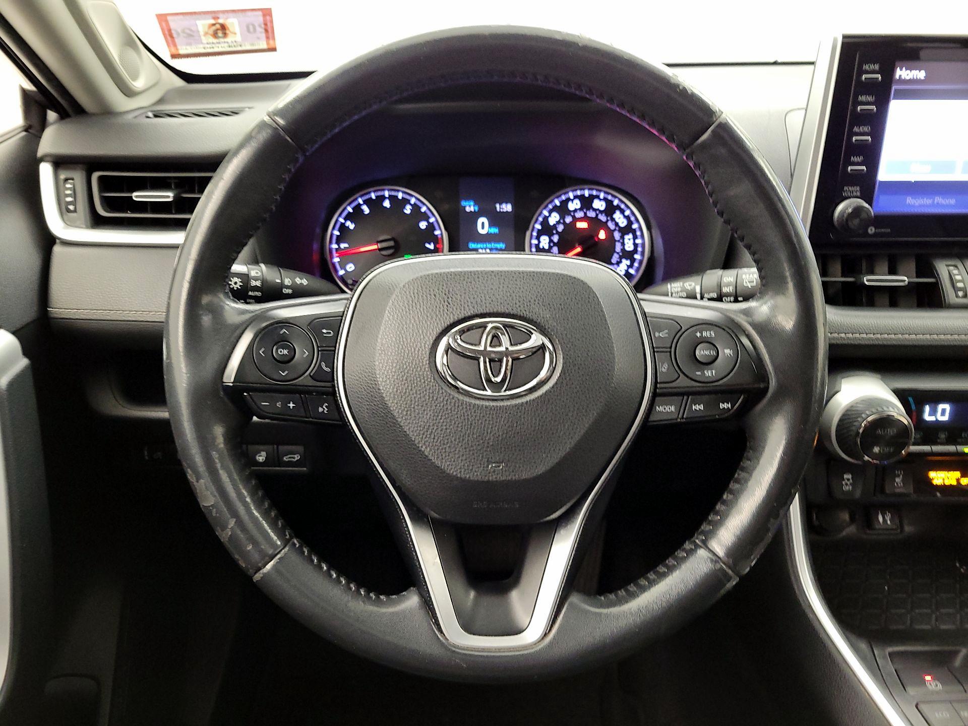 Thumbnail: 2019 Toyota RAV4 - 10