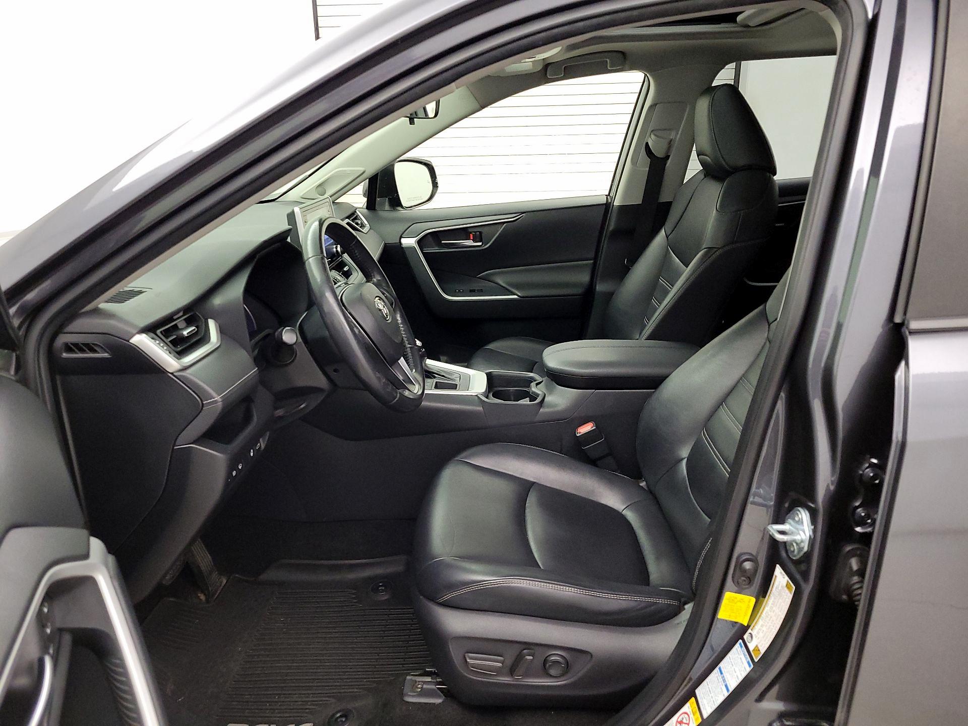 Thumbnail: 2019 Toyota RAV4 - 11