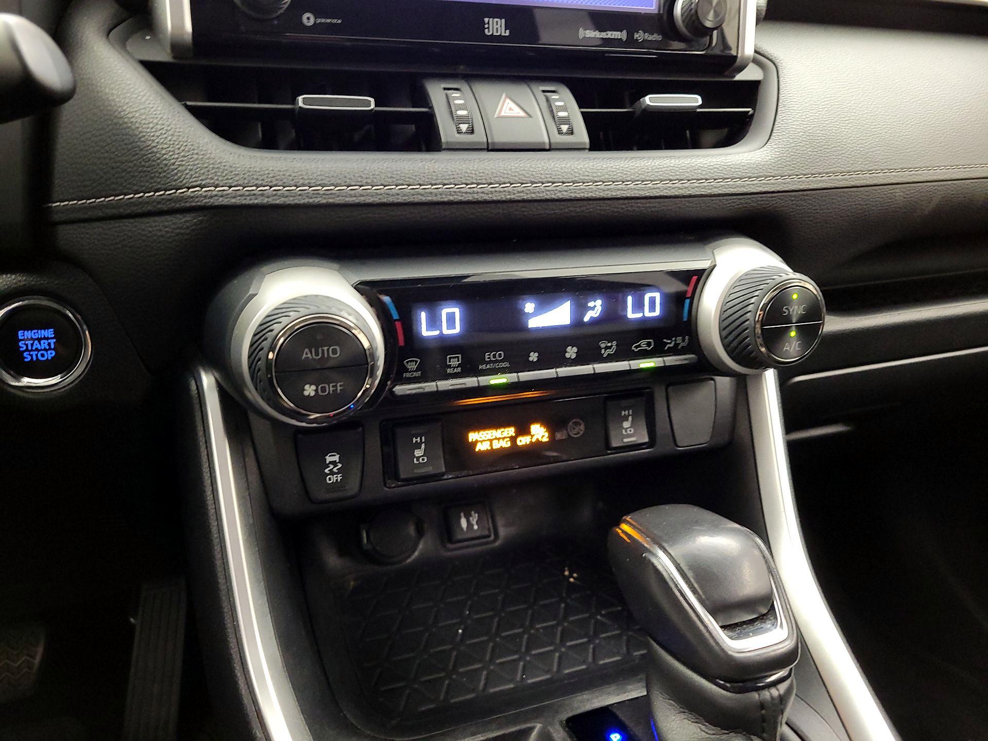 Thumbnail: 2019 Toyota RAV4 - 16