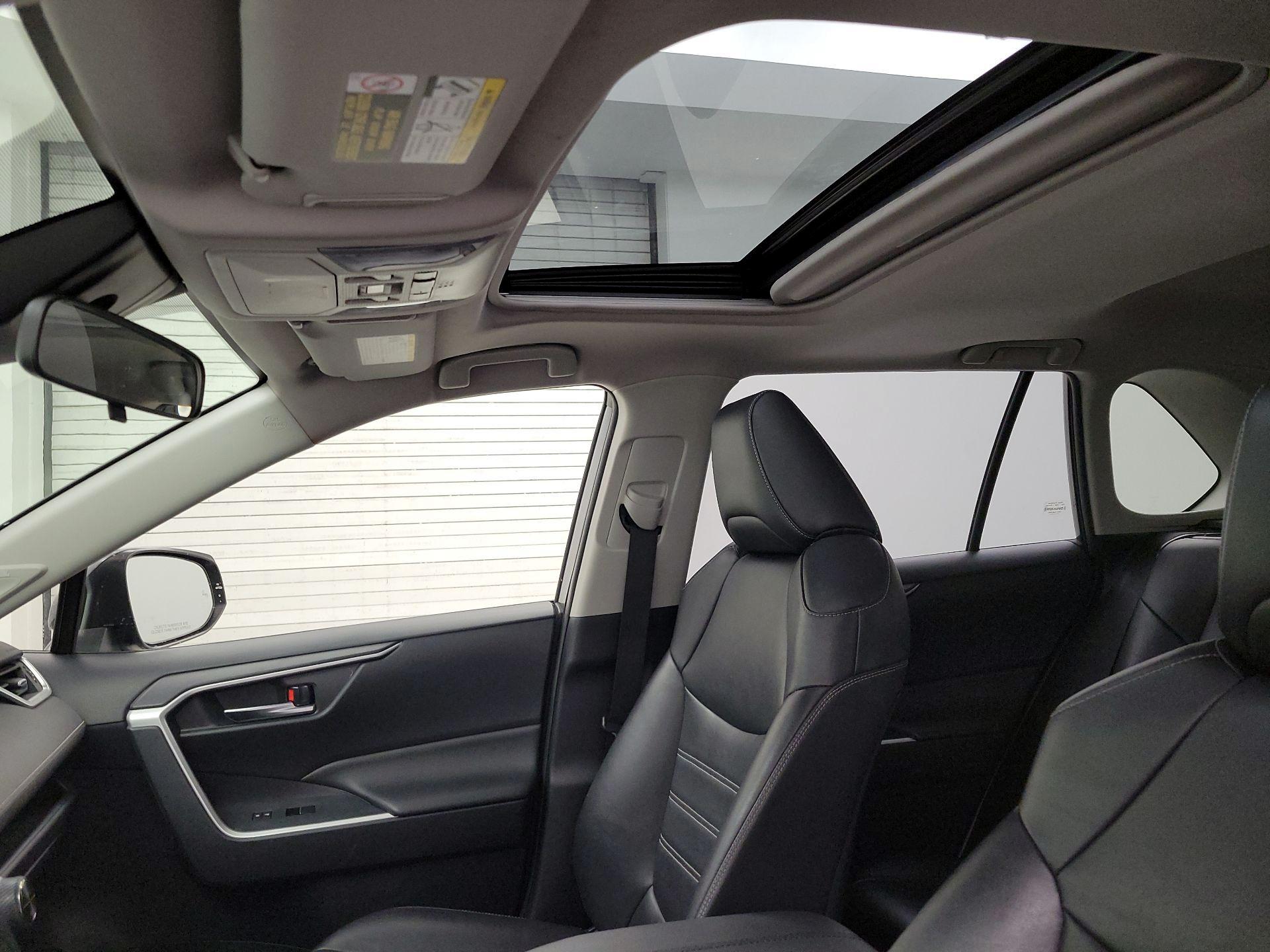Thumbnail: 2019 Toyota RAV4 - 19