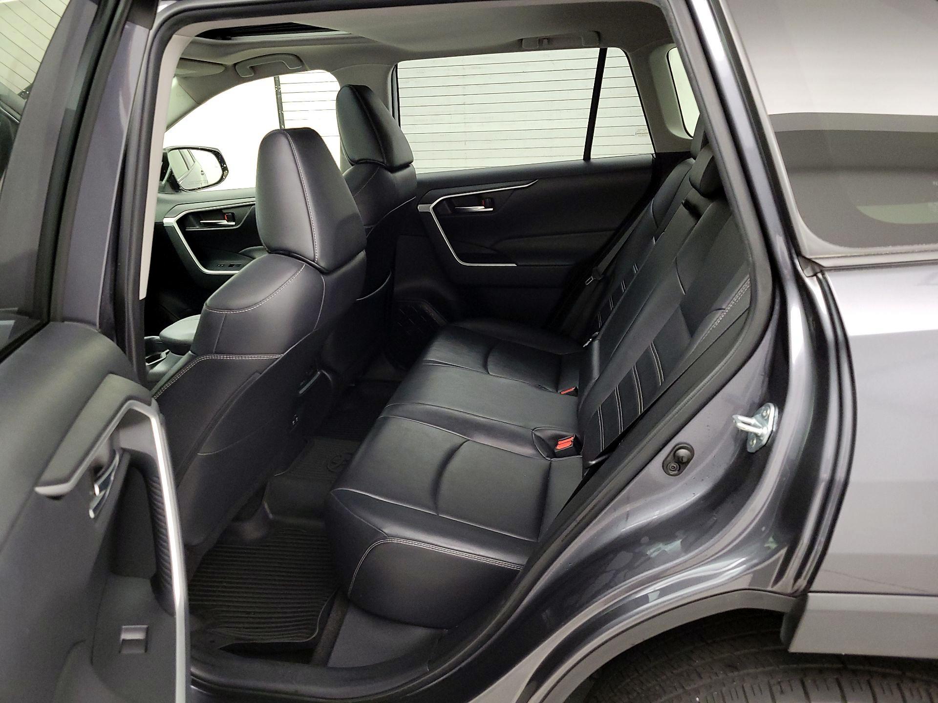 Thumbnail: 2019 Toyota RAV4 - 20