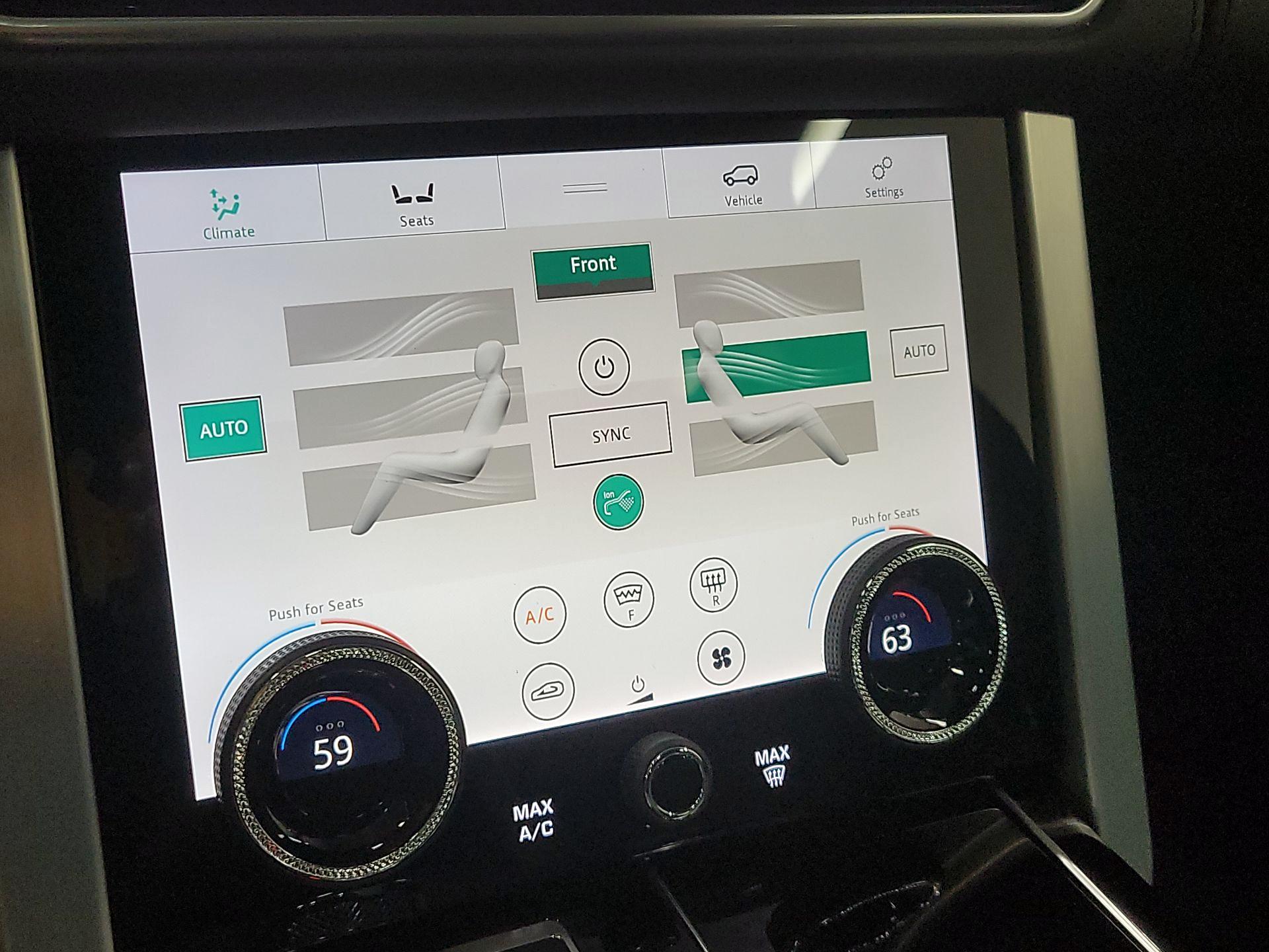 Thumbnail: 2019 Land Rover Range Rover - 15