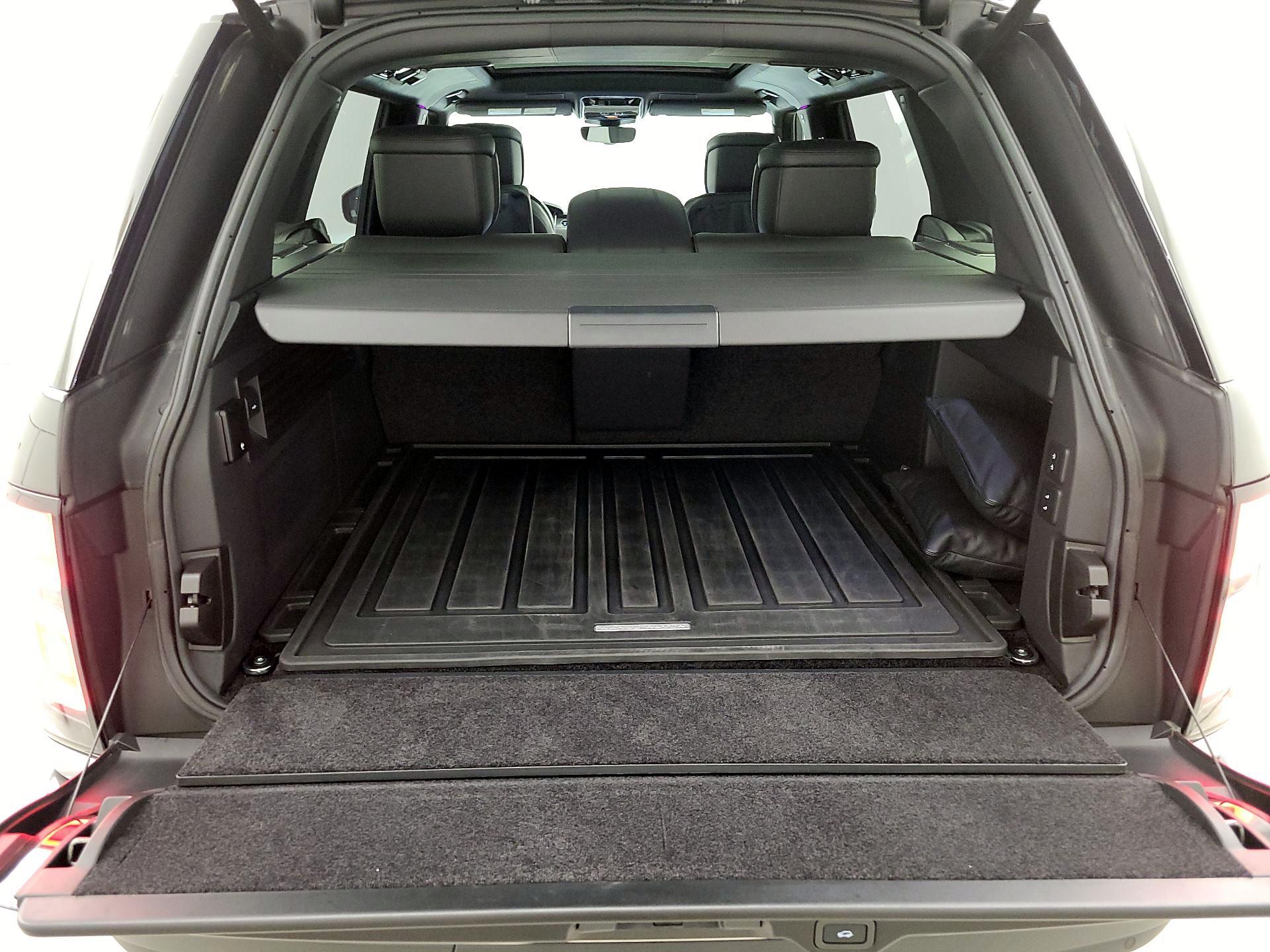 Thumbnail: 2019 Land Rover Range Rover - 20