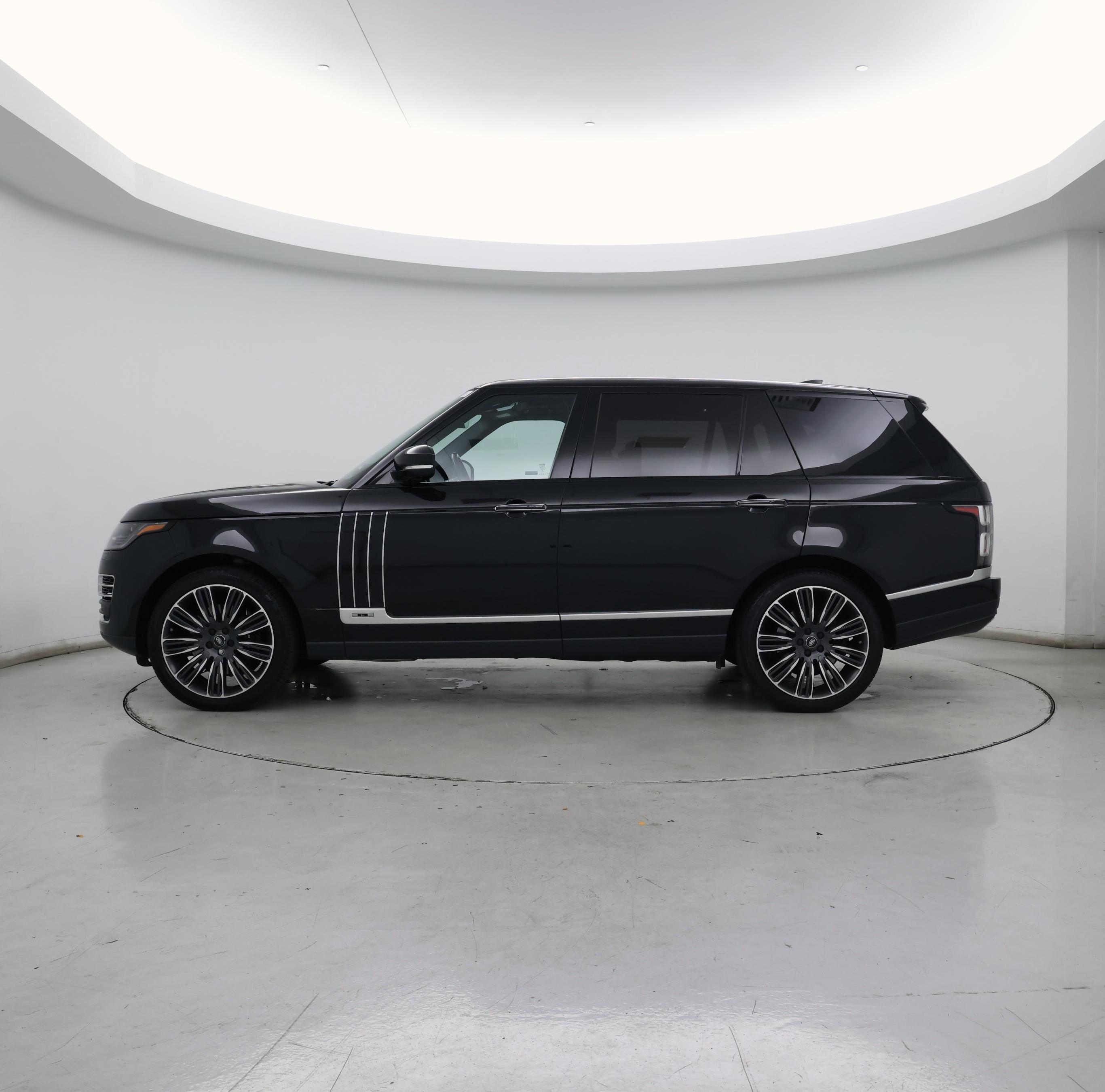 Thumbnail: 2019 Land Rover Range Rover - 3