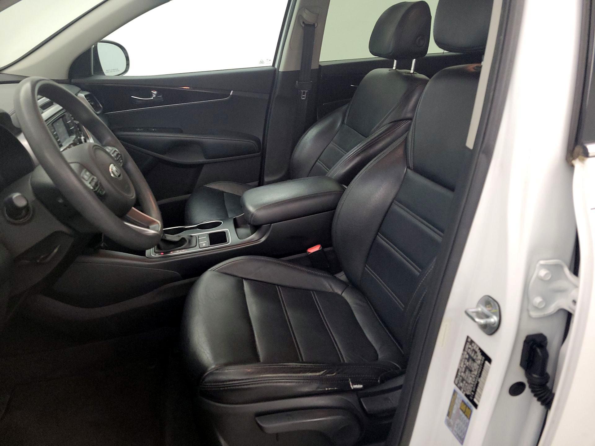 Thumbnail: 2017 Kia Sorento - 11