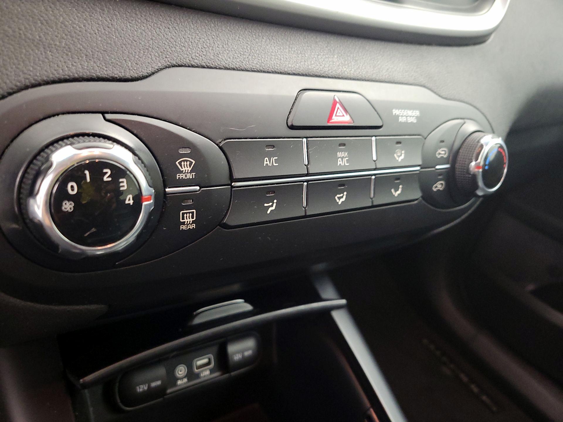 Thumbnail: 2017 Kia Sorento - 16