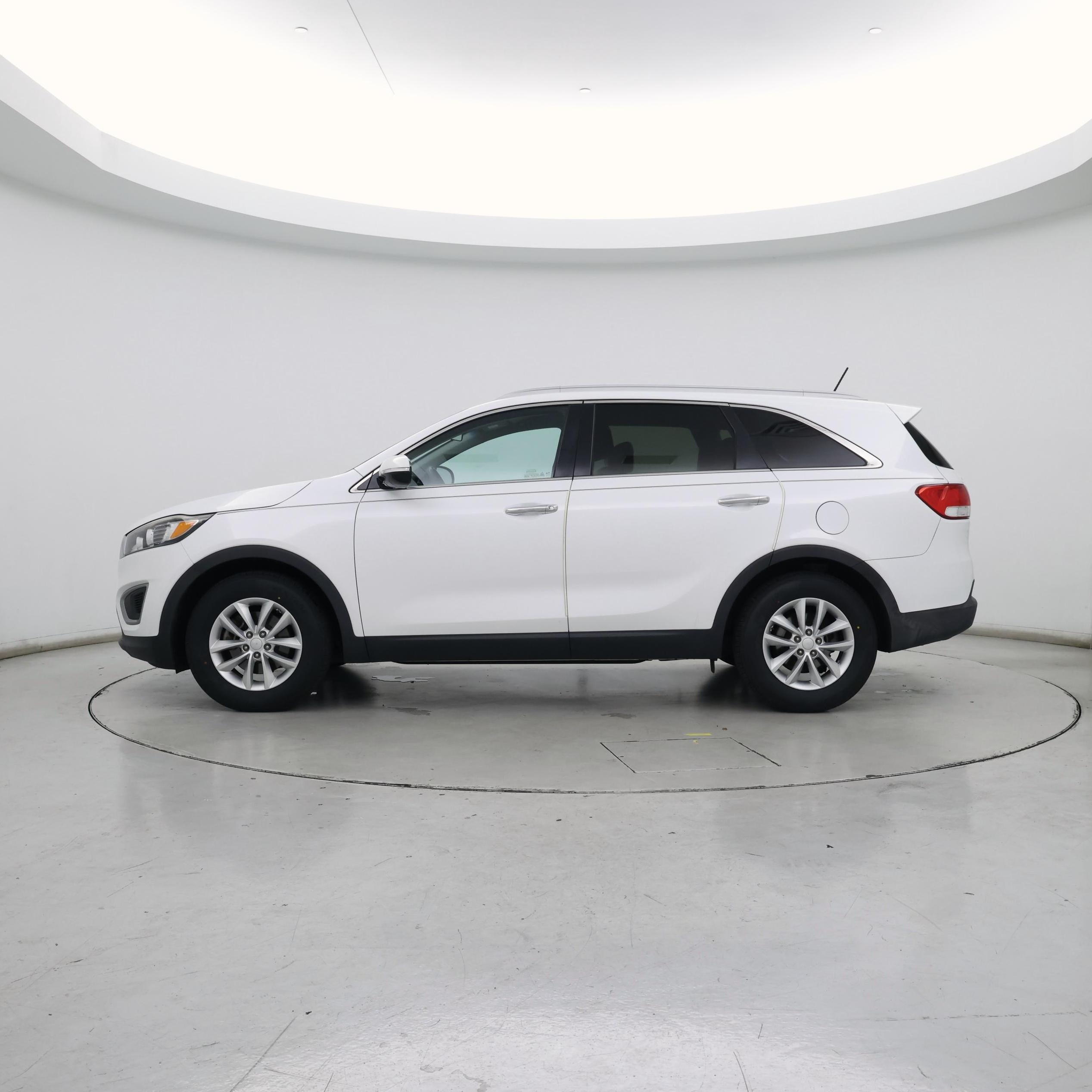 Thumbnail: 2017 Kia Sorento - 3