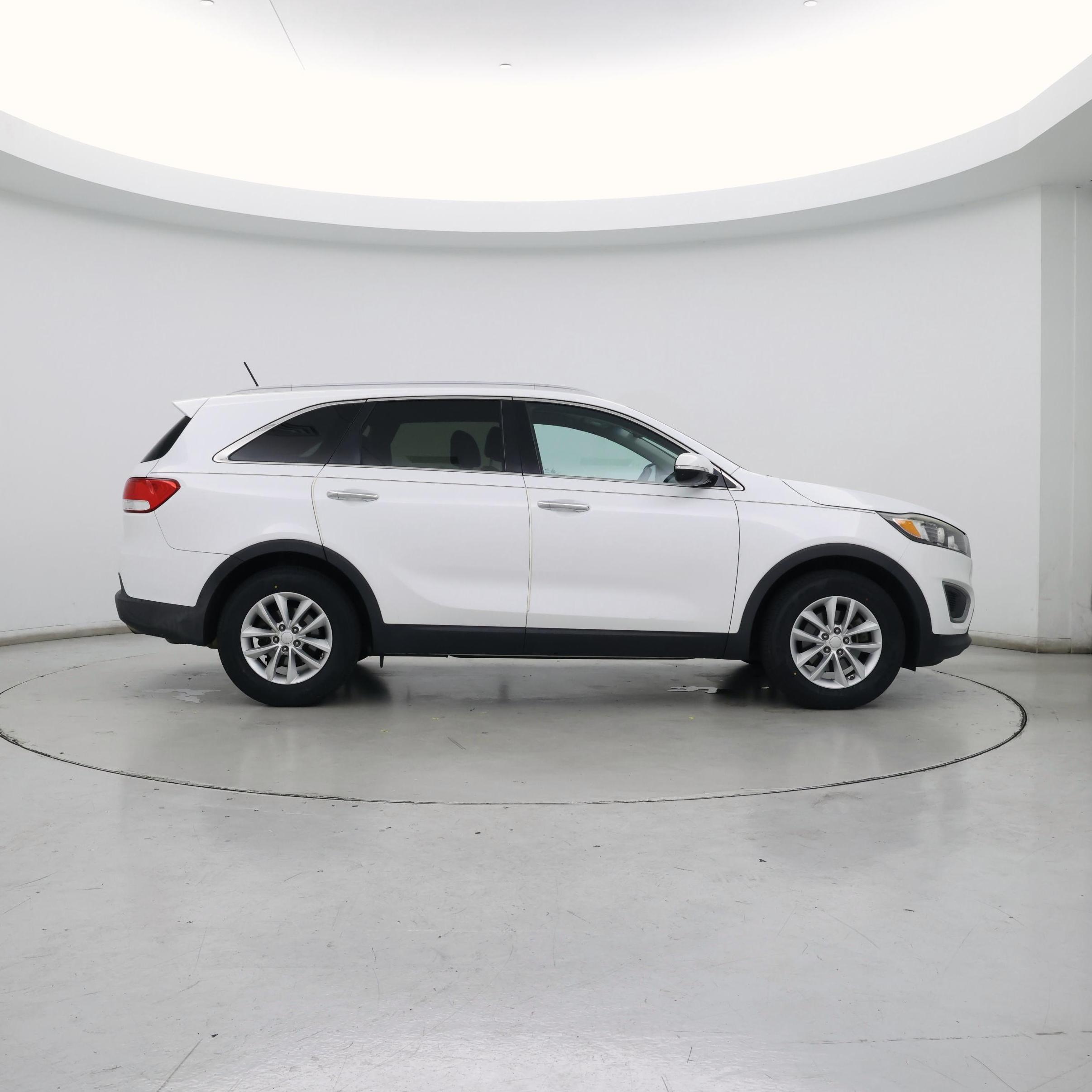 Thumbnail: 2017 Kia Sorento - 7