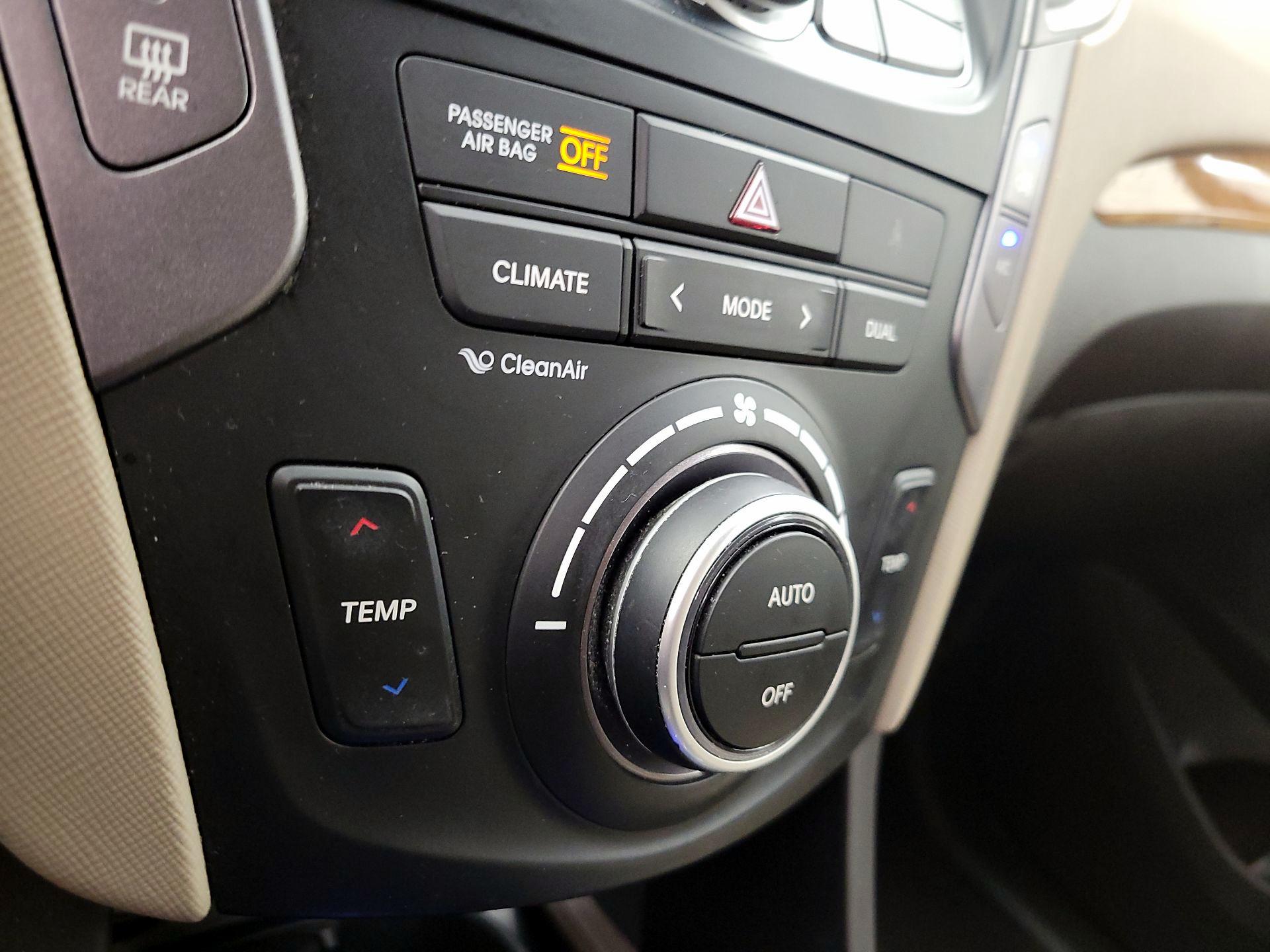 Thumbnail: 2014 Hyundai Santa Fe - 17