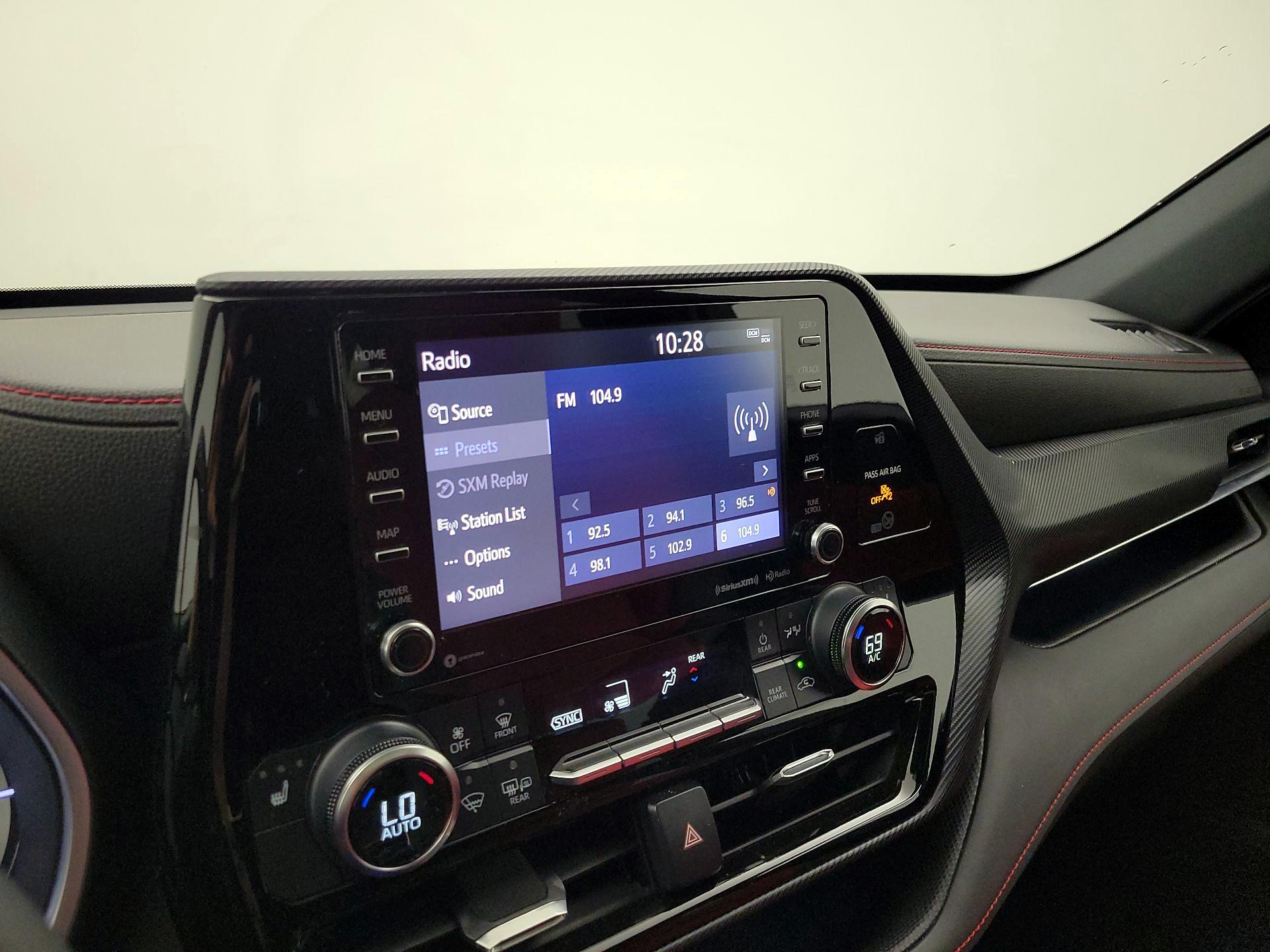 Thumbnail: 2021 Toyota Highlander - 15