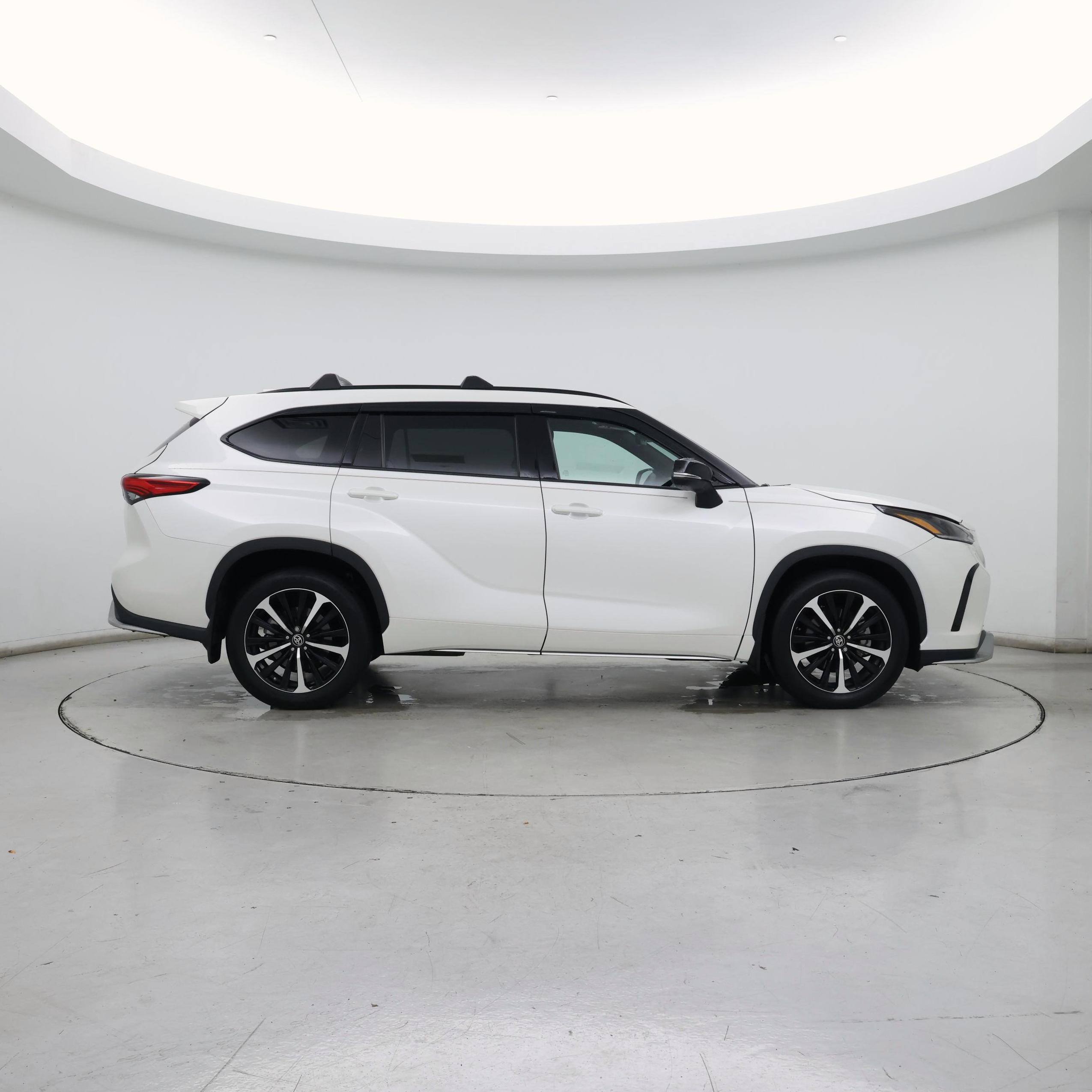 Thumbnail: 2021 Toyota Highlander - 7