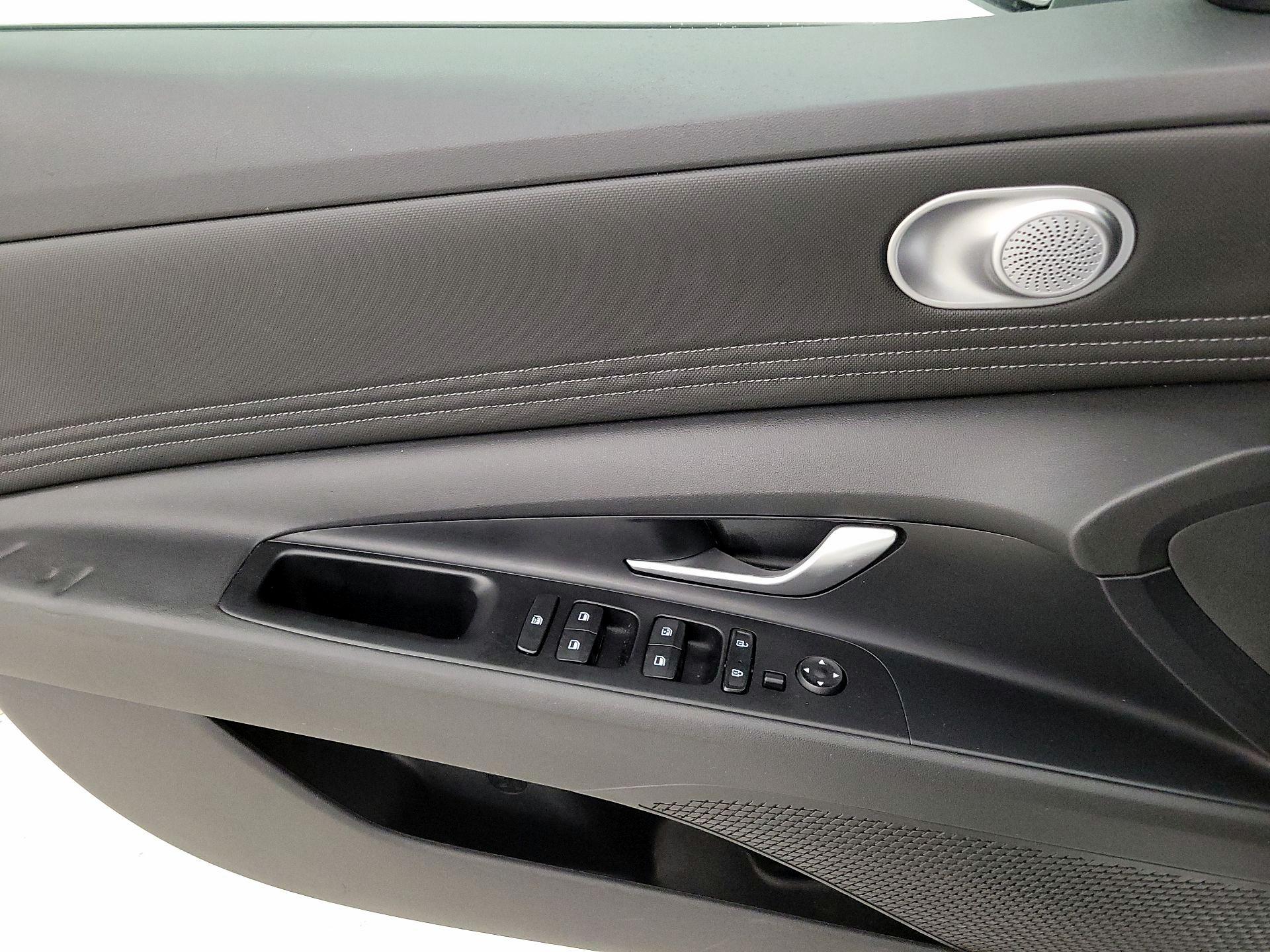 Thumbnail: 2021 Hyundai Elantra - 12