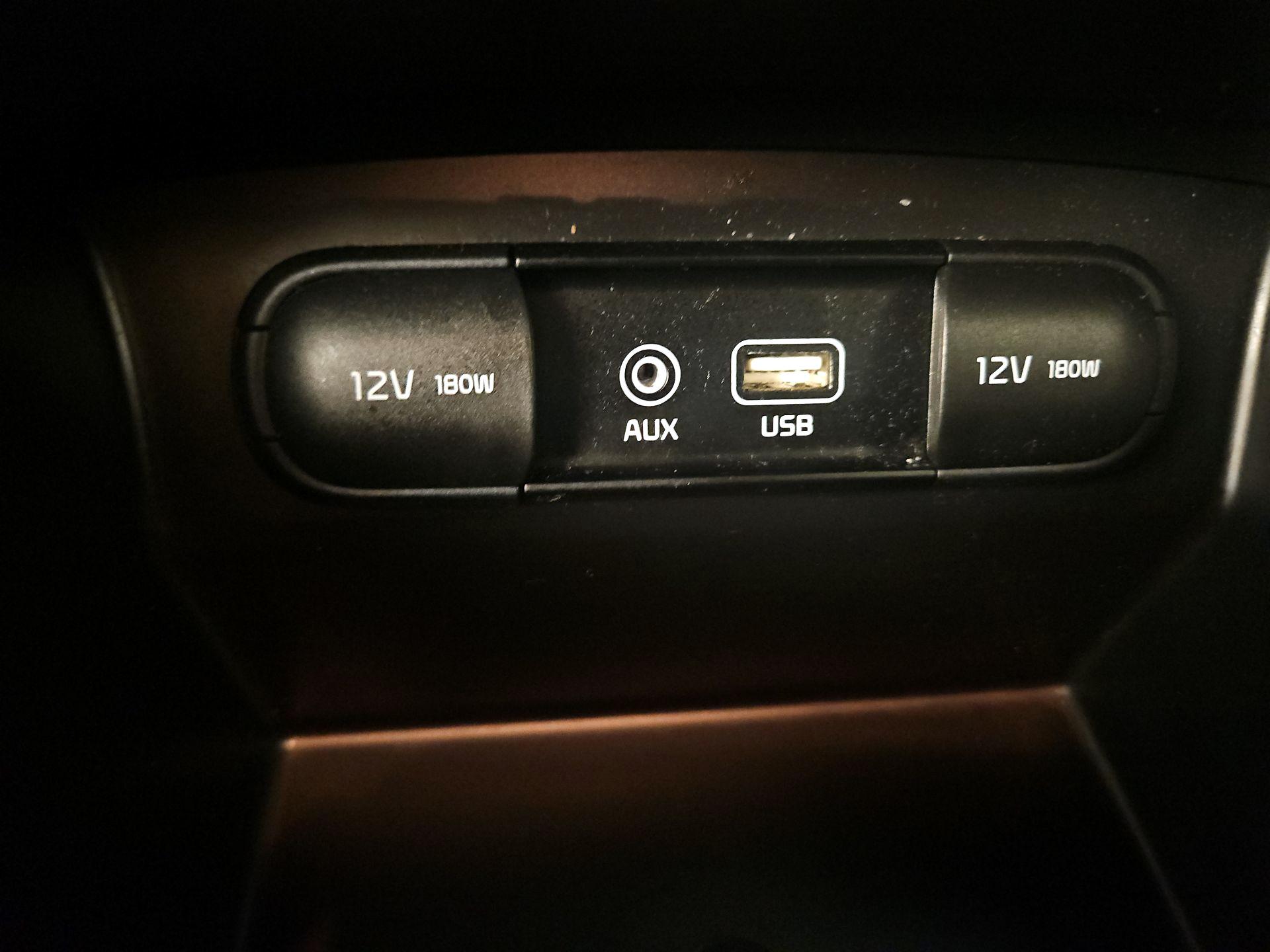 Thumbnail: 2019 Kia Sorento - 18