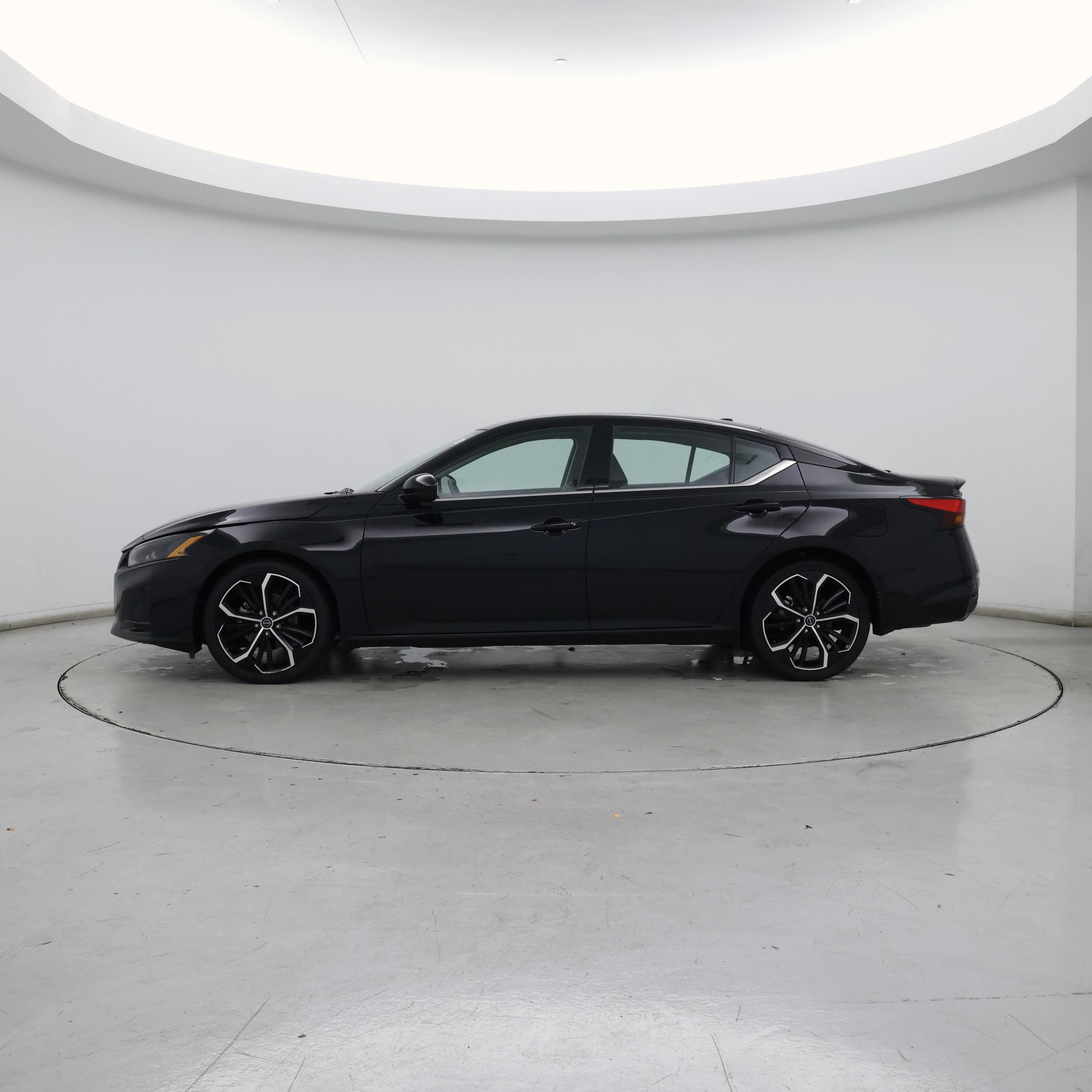 Thumbnail: 2023 Nissan Altima - 3
