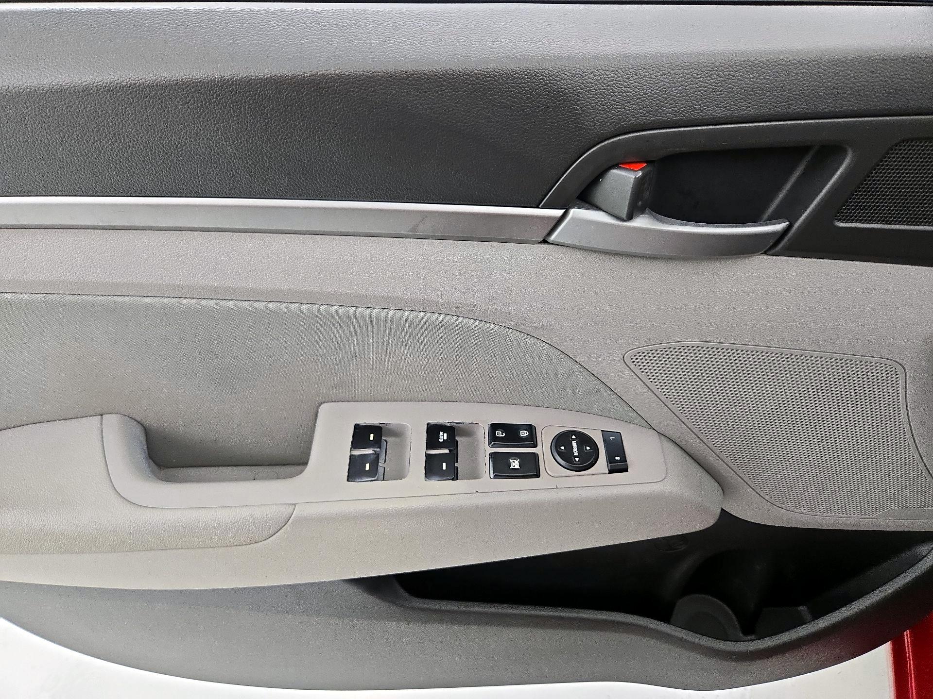 Thumbnail: 2017 Hyundai Elantra - 12